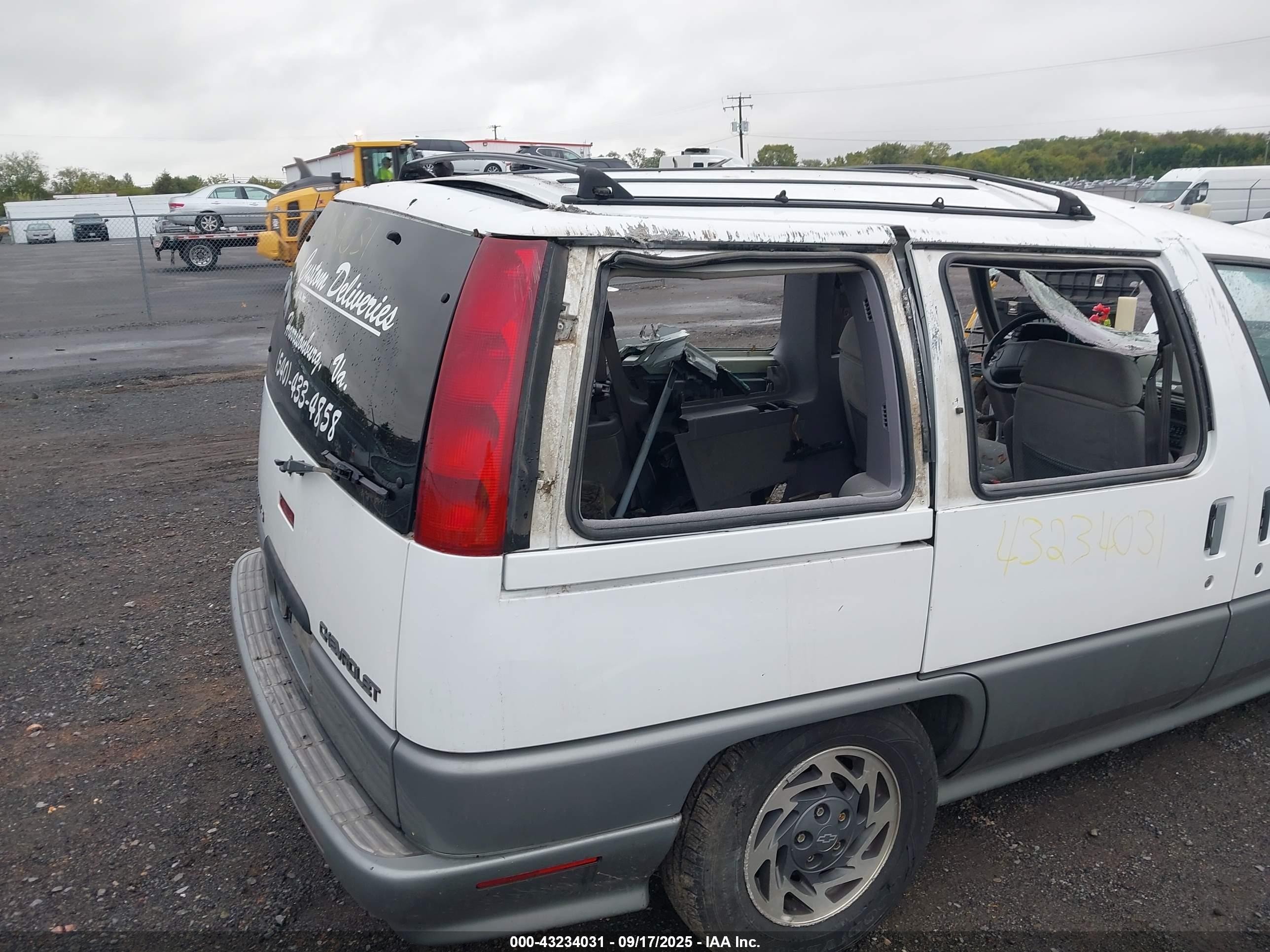1995 Chevrolet Lumina Apv White vin: 1GNDU06L6ST126489