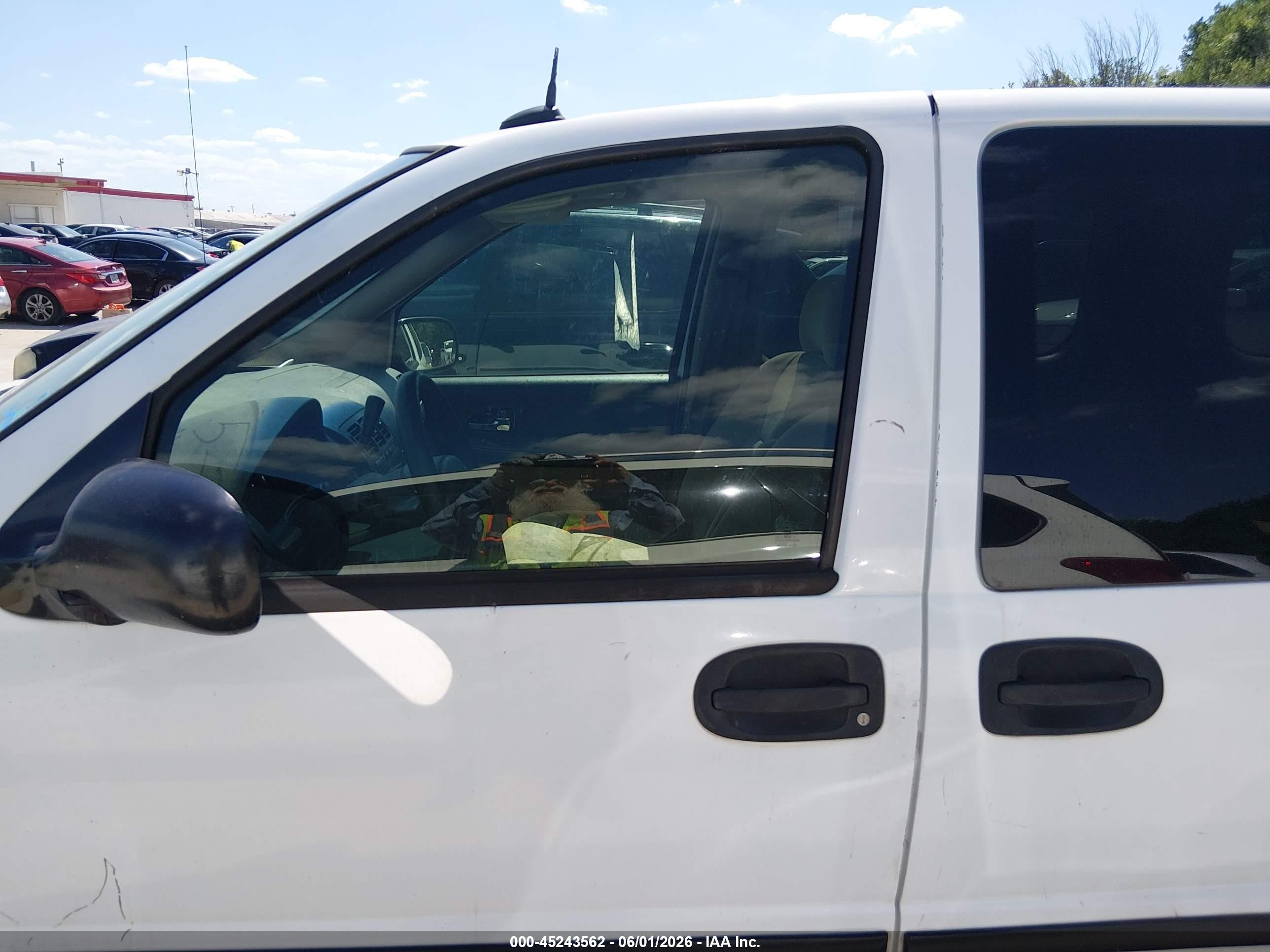 2005 Chevrolet Uplander   White vin: 1GNDV03LX5D246151