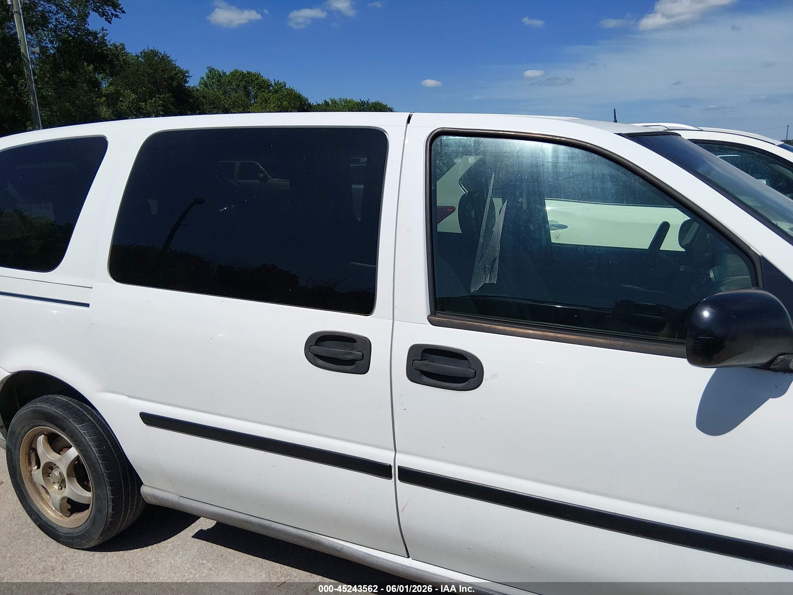 2005 Chevrolet Uplander   White vin: 1GNDV03LX5D246151