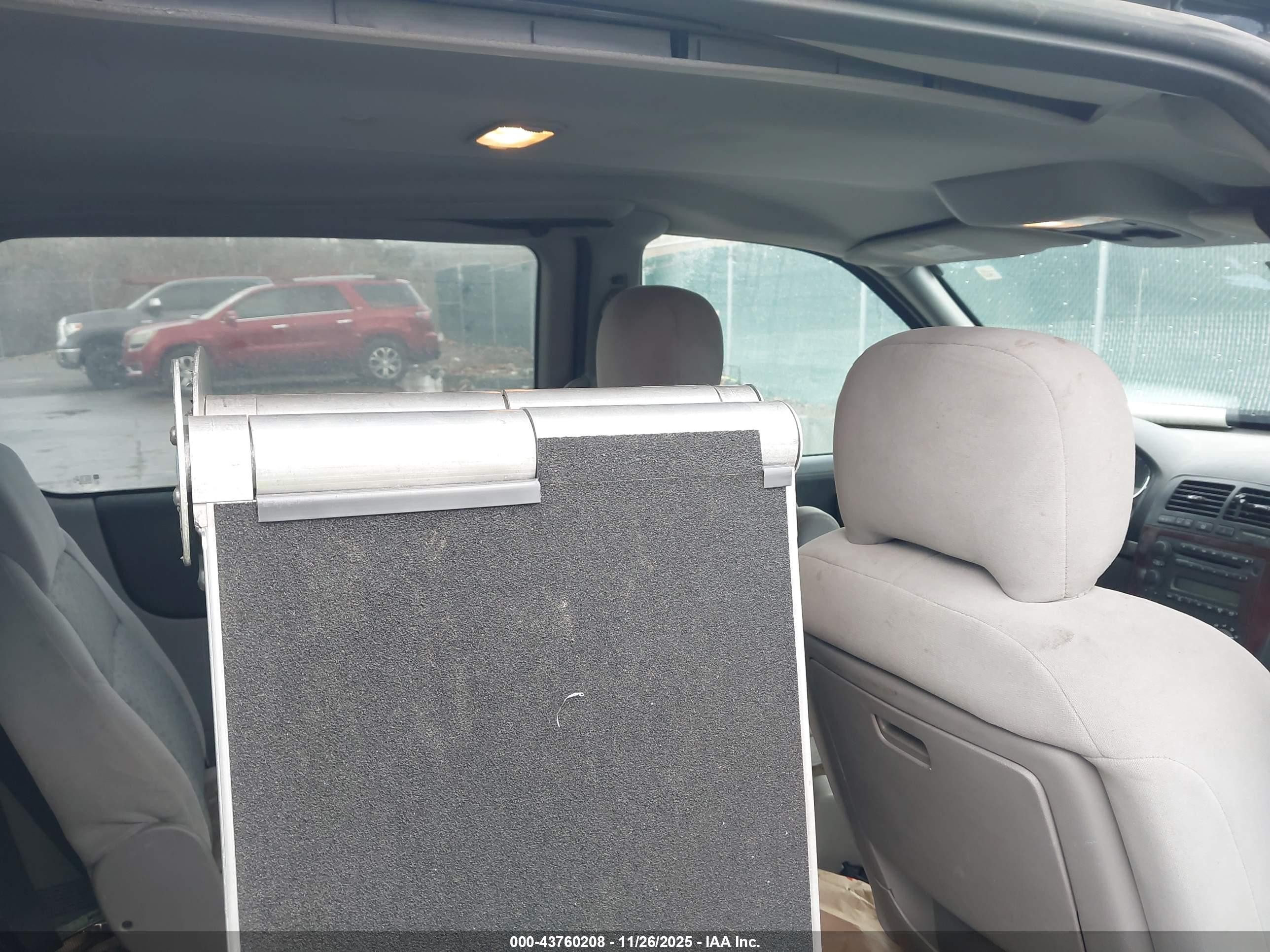 2008 Chevrolet Uplander Ls Gray vin: 1GNDV23128D202031