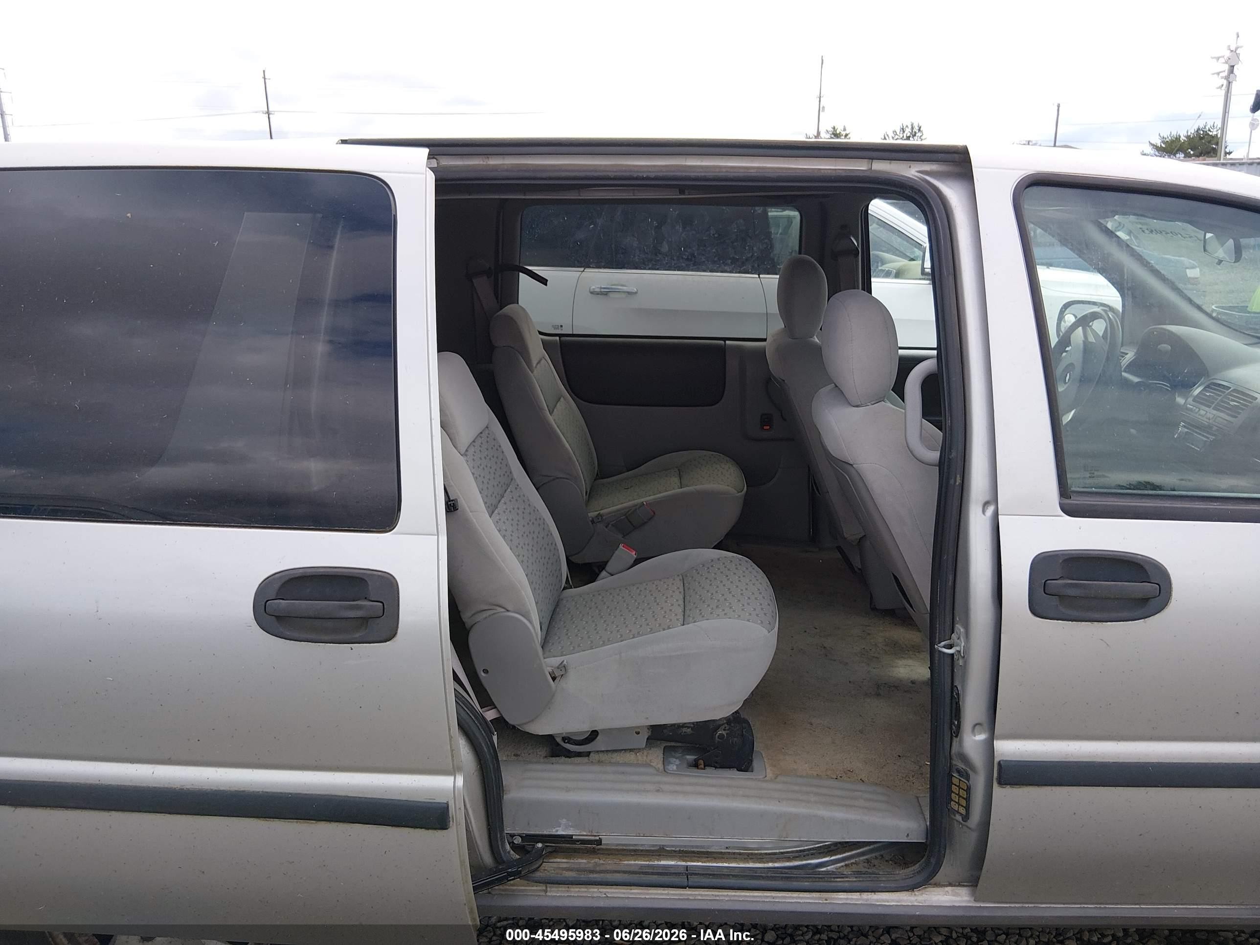 2008 Chevrolet Uplander Ls Silver vin: 1GNDV23138D140428