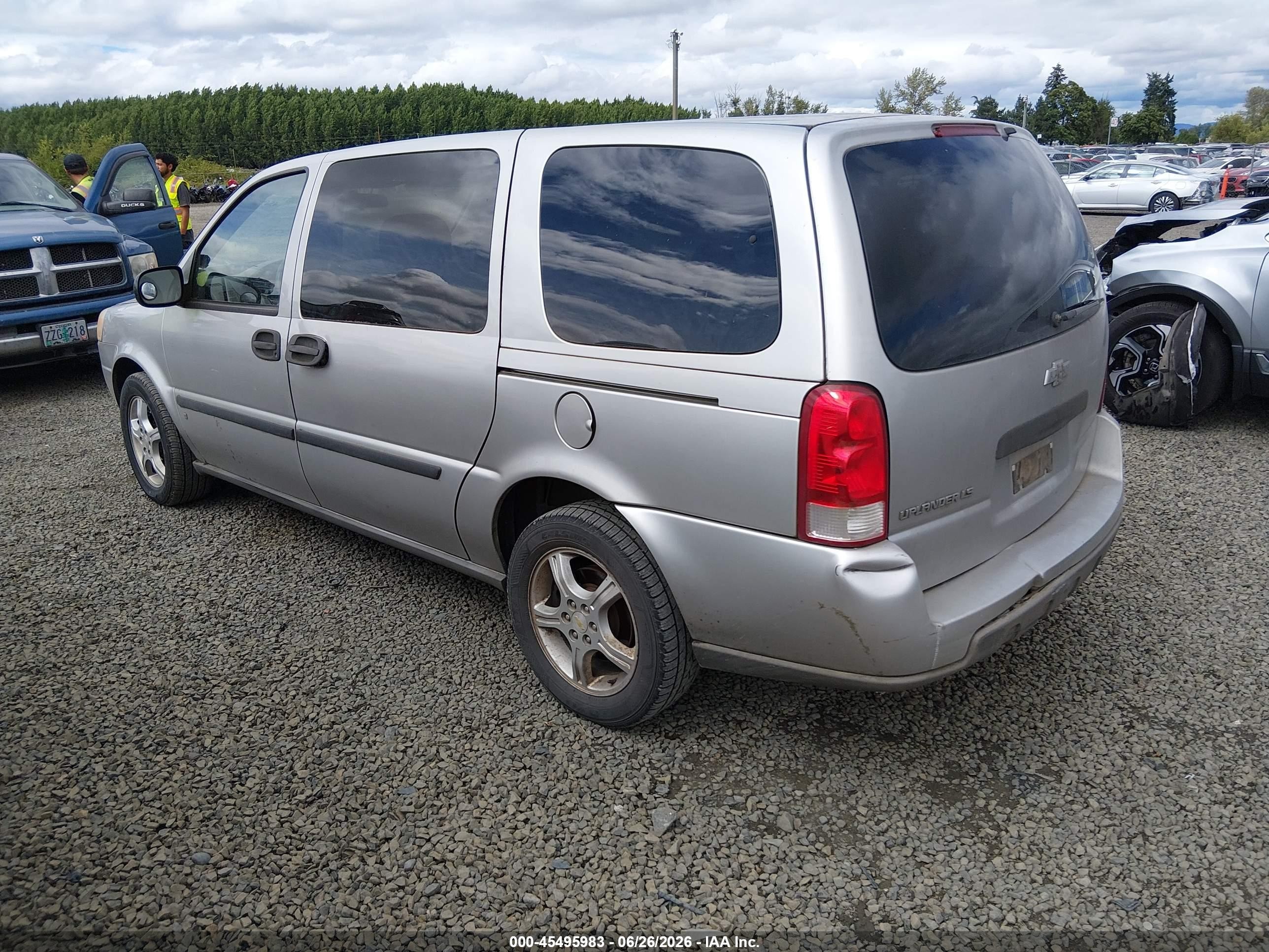 2008 Chevrolet Uplander Ls Silver vin: 1GNDV23138D140428