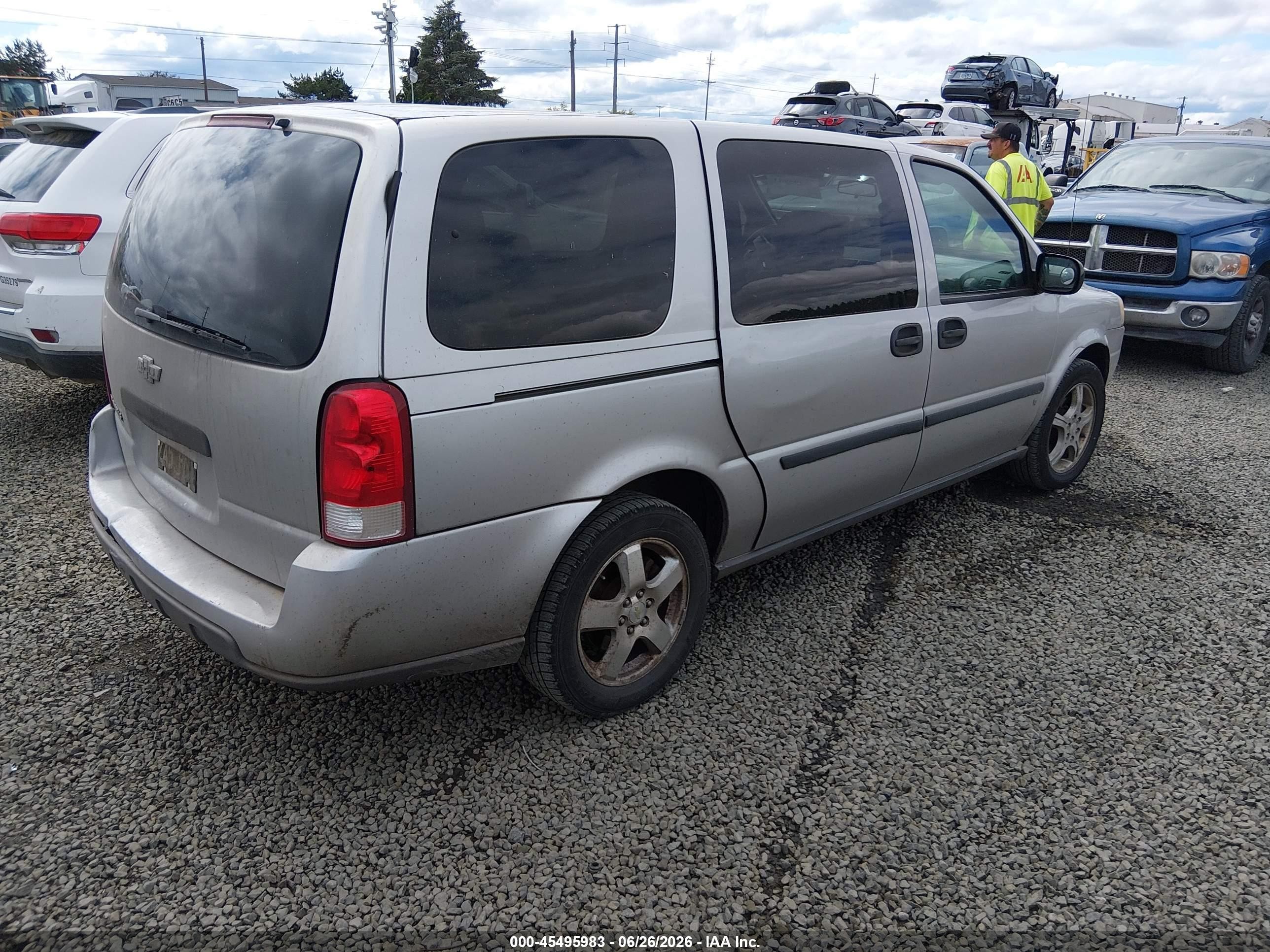 2008 Chevrolet Uplander Ls Silver vin: 1GNDV23138D140428