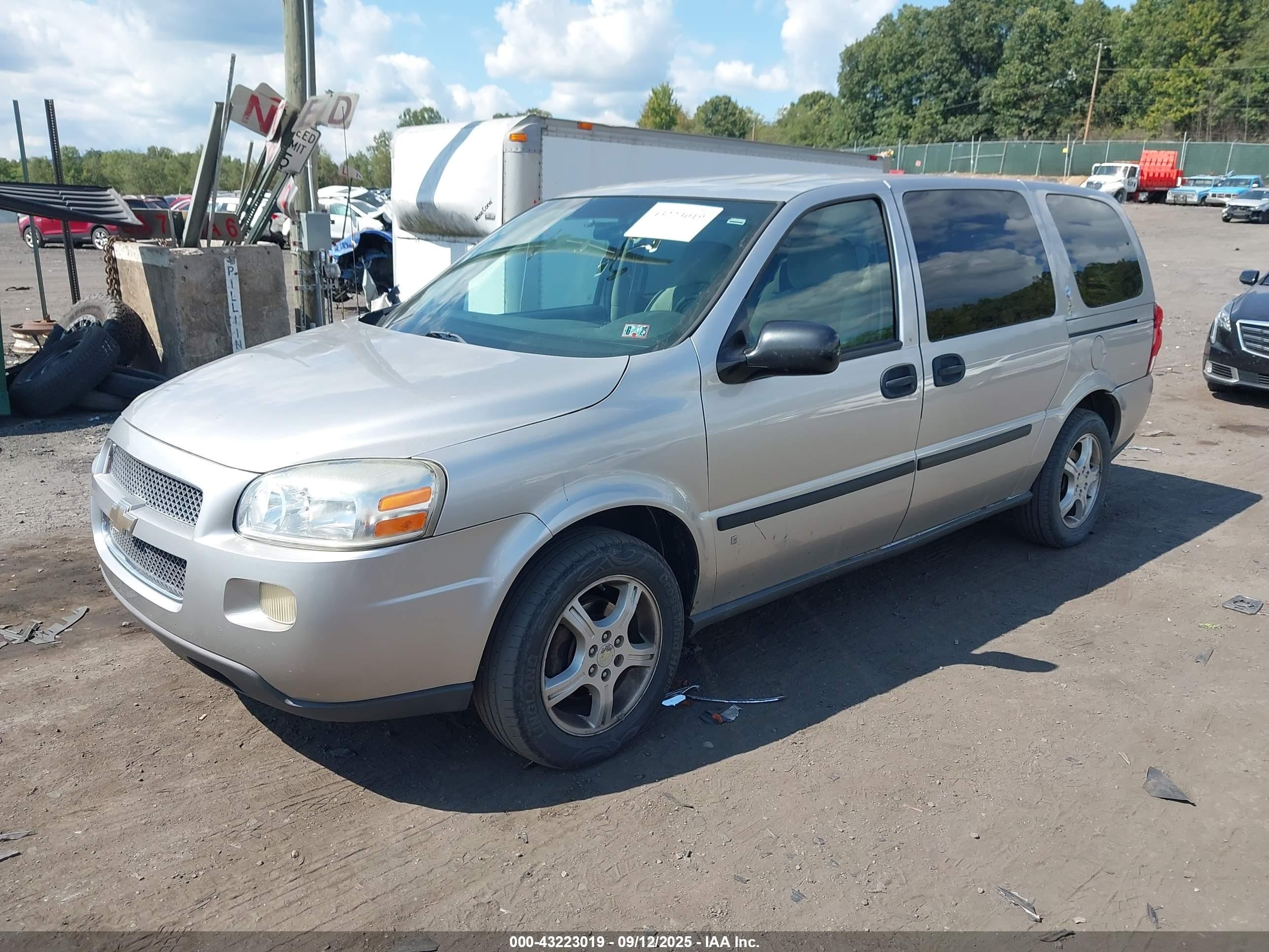2008 Chevrolet Uplander Ls Silver vin: 1GNDV23198D201426