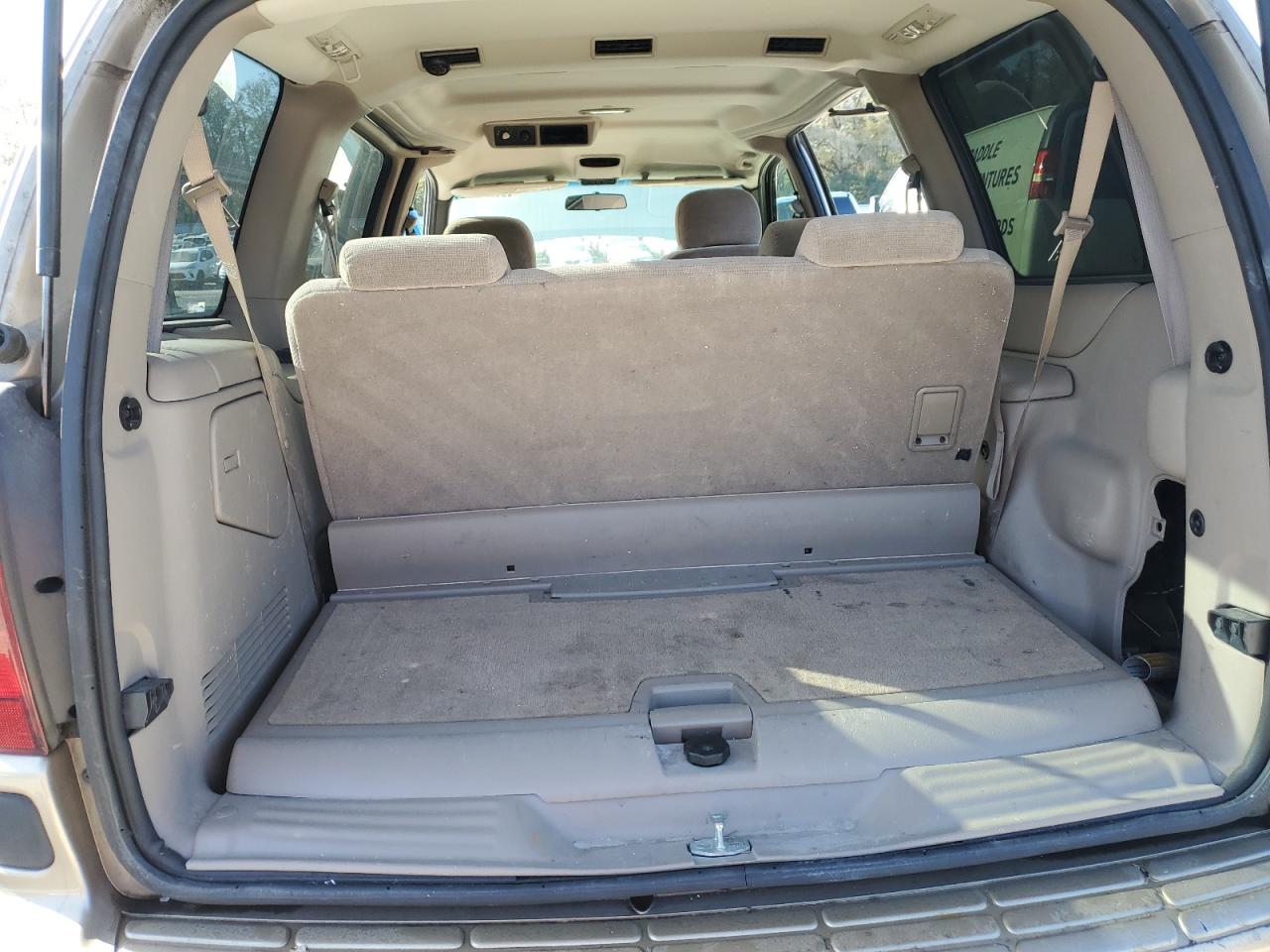 2005 Chevrolet Venture Ls Gold vin: 1GNDV23E05D122919 Damage: Luggage Carpeting, Stained, Permanent