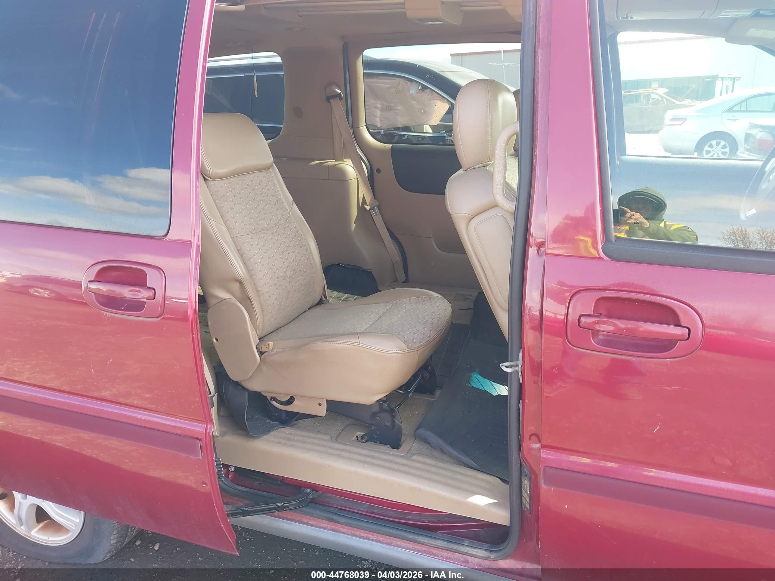 2005 Chevrolet Uplander Ls Red vin: 1GNDV23L65D264514