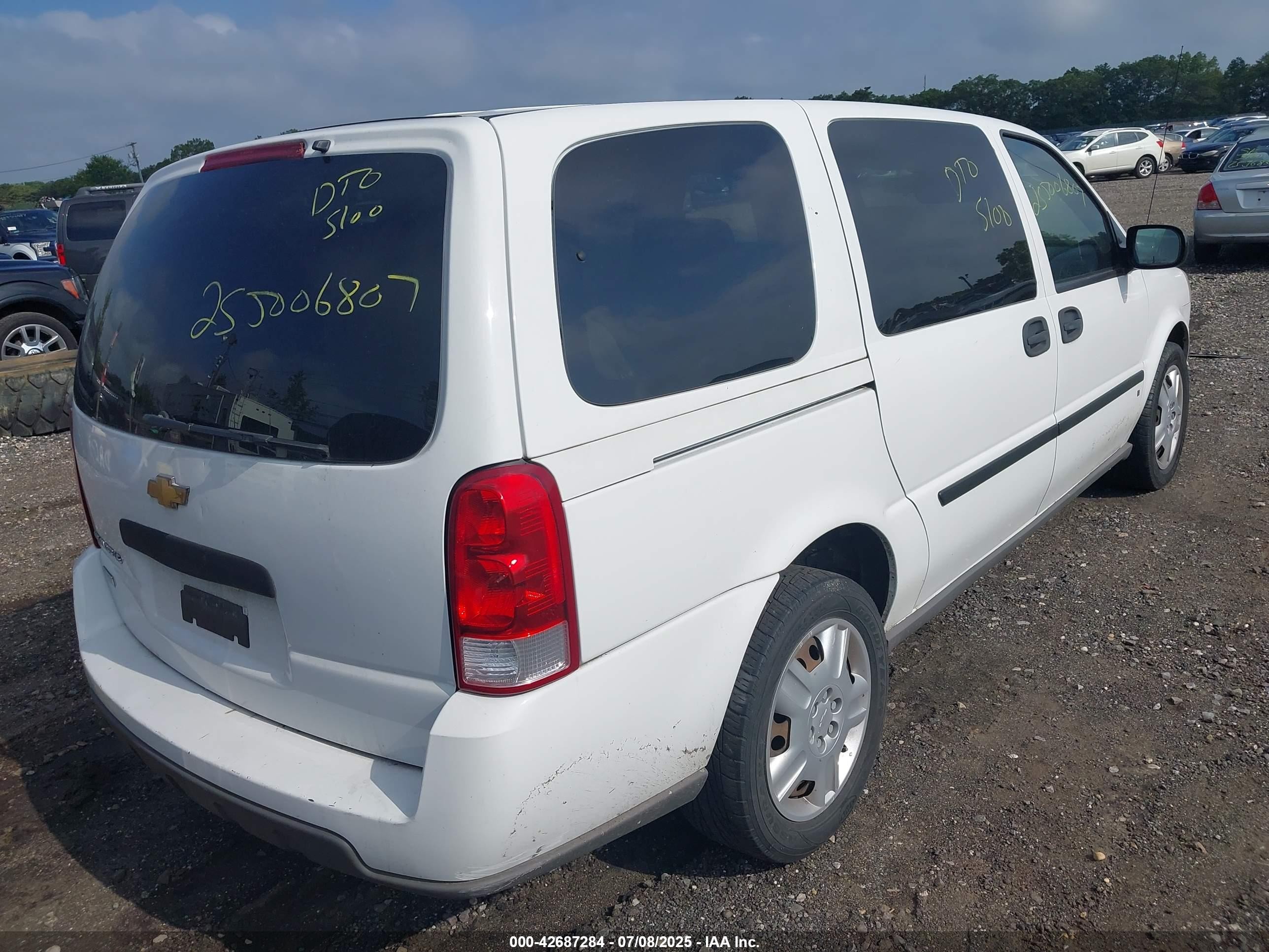 2008 Chevrolet Uplander Ls White vin: 1GNDV23W78D154408