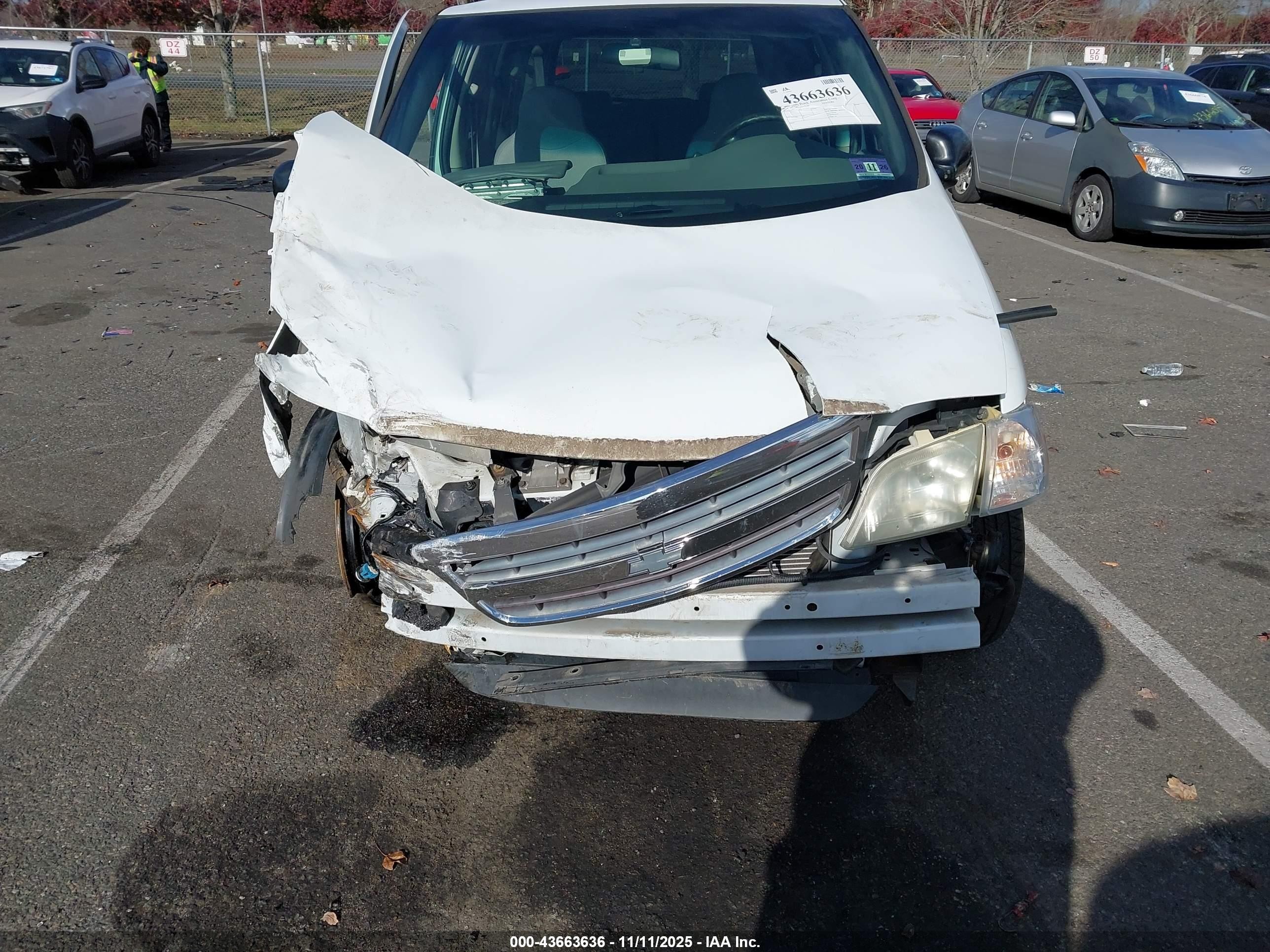 2002 Chevrolet Venture   Белый vin: 1GNDX03E42D263261