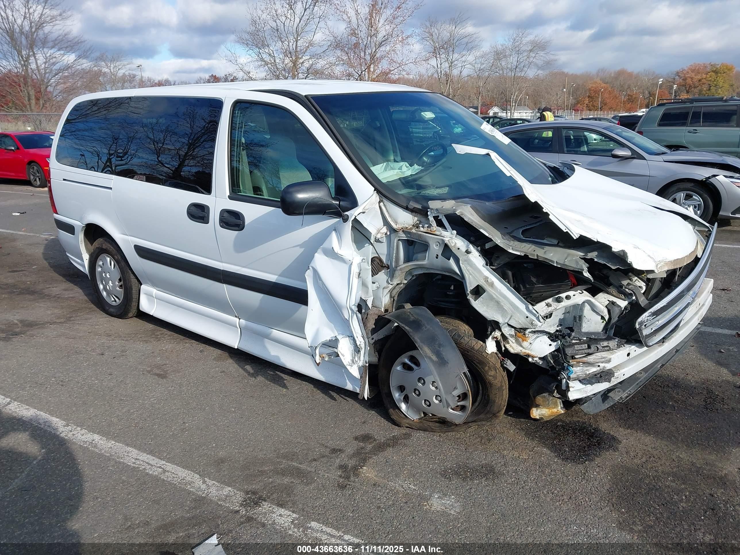 2002 Chevrolet Venture   White vin: 1GNDX03E42D263261