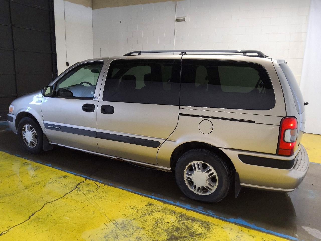 2004 Chevrolet Venture Gold vin: 1GNDX03E44D137047