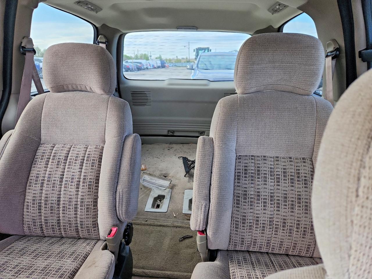 2000 Chev Venture Золотой vin: 1GNDX03E5YD239303