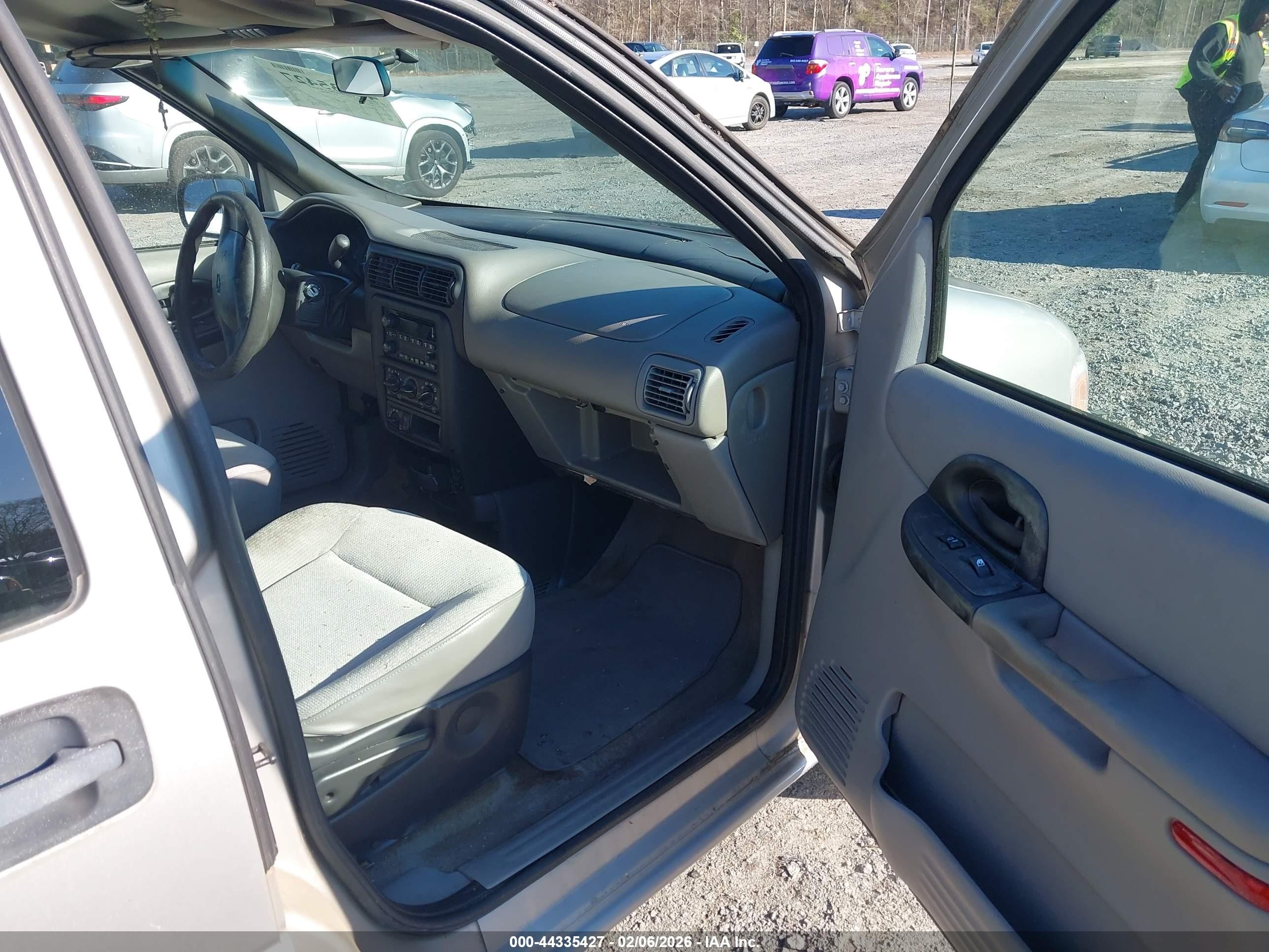 2004 Chevrolet Venture Plus Silver vin: 1GNDX03E64D156764