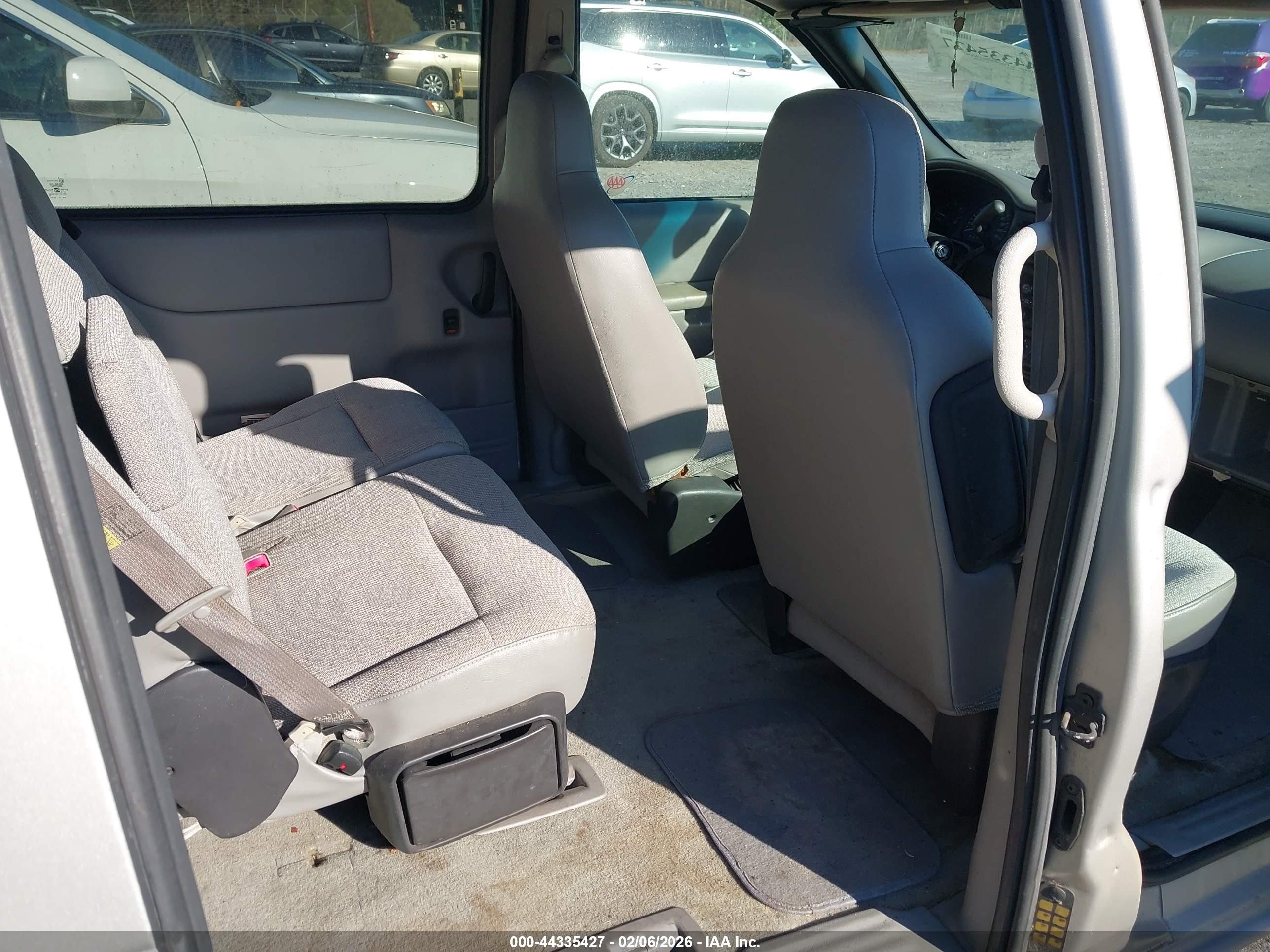 2004 Chevrolet Venture Plus Silver vin: 1GNDX03E64D156764