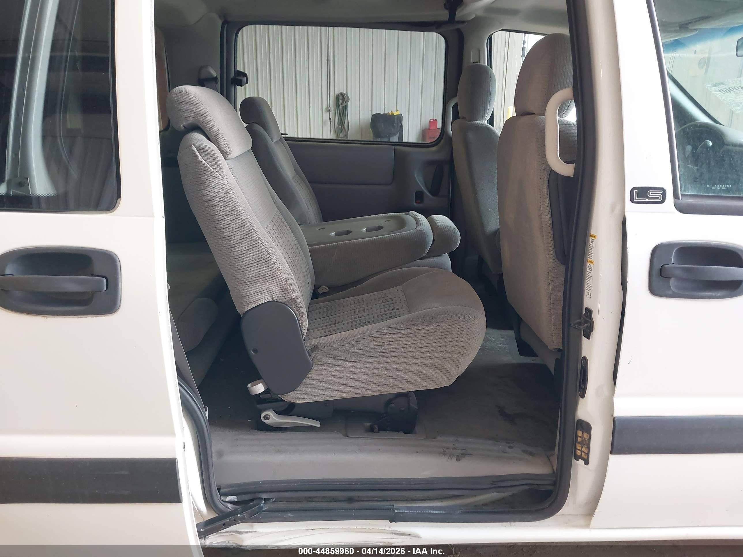 2004 Chevrolet Venture Ls White vin: 1GNDX03E64D164976