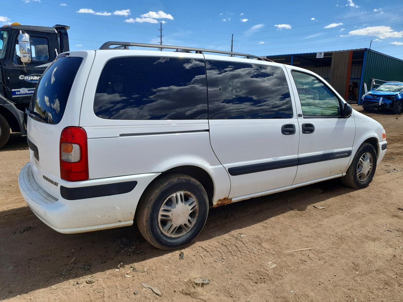 2001 Chev Venture White vin: 1GNDX03E71D160141