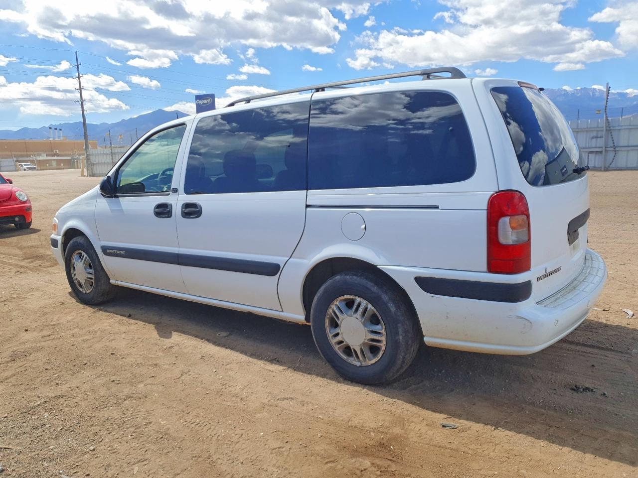 2001 Chev Venture White vin: 1GNDX03E71D160141