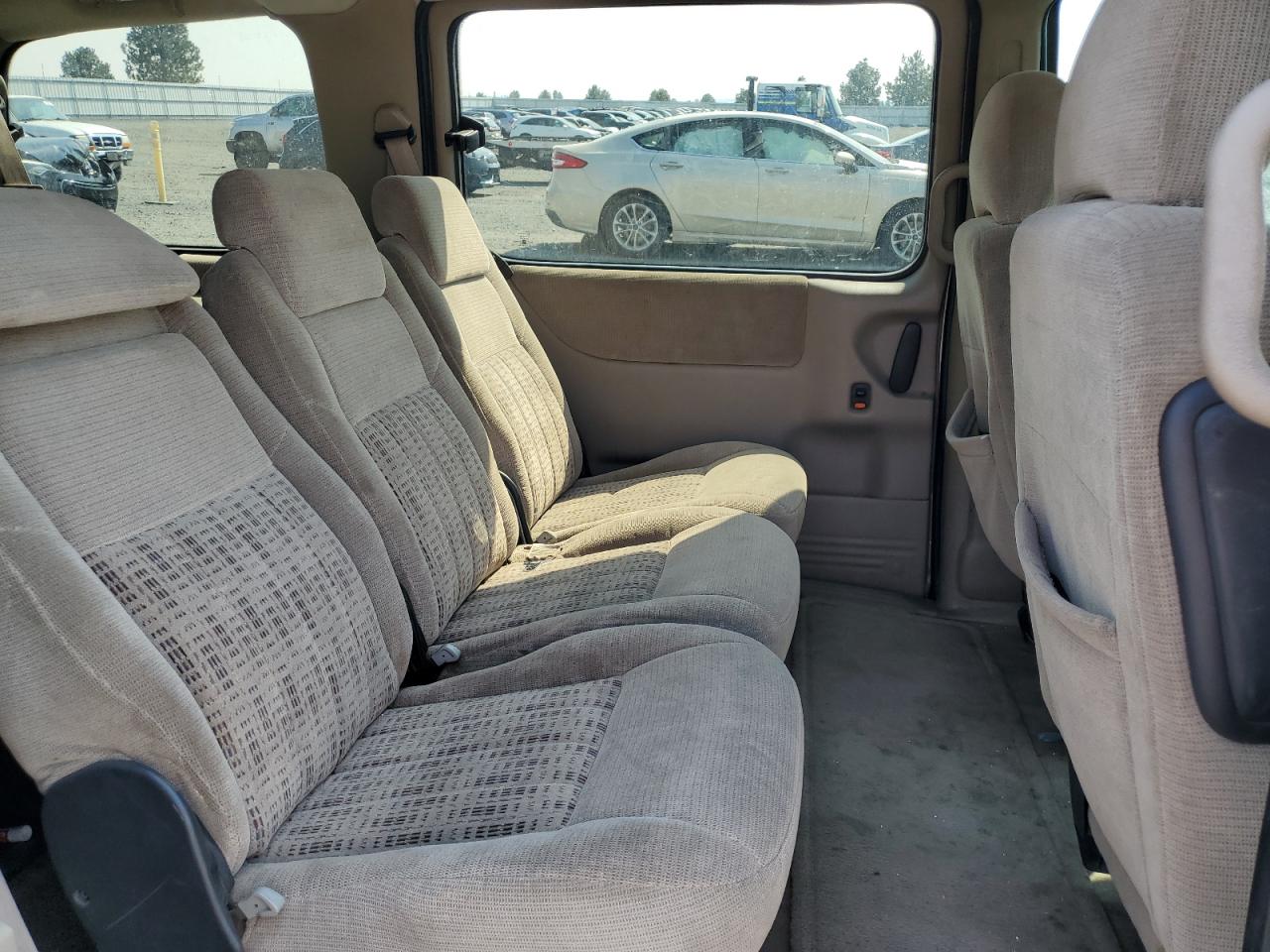 2002 Chevrolet Venture Gold vin: 1GNDX03E82D255177