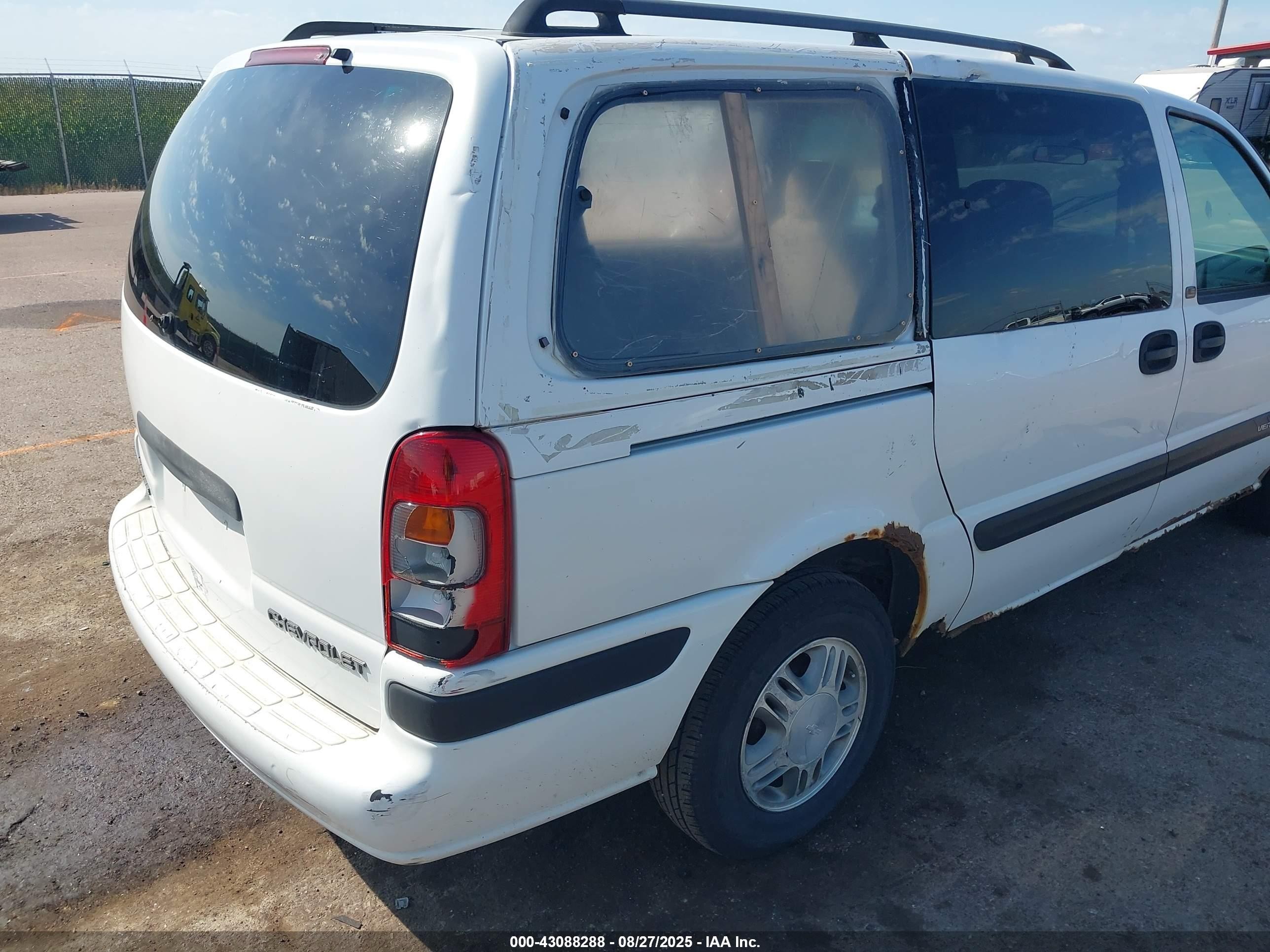 2004 Chevrolet Venture Ls White vin: 1GNDX03E94D146004