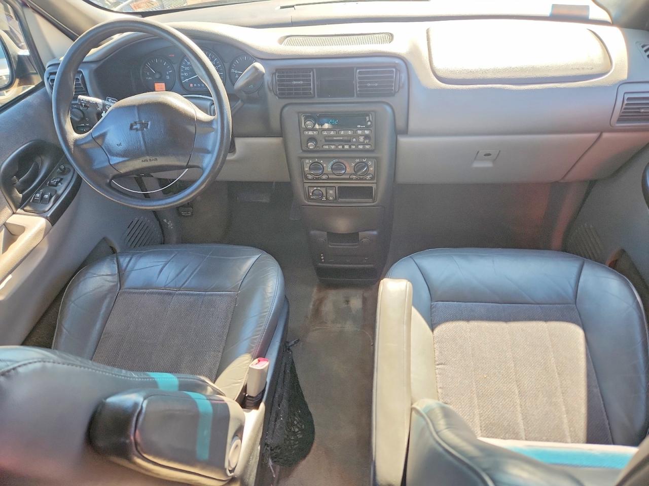 2002 Chevrolet Venture Luxury Red vin: 1GNDX13EX2D144135