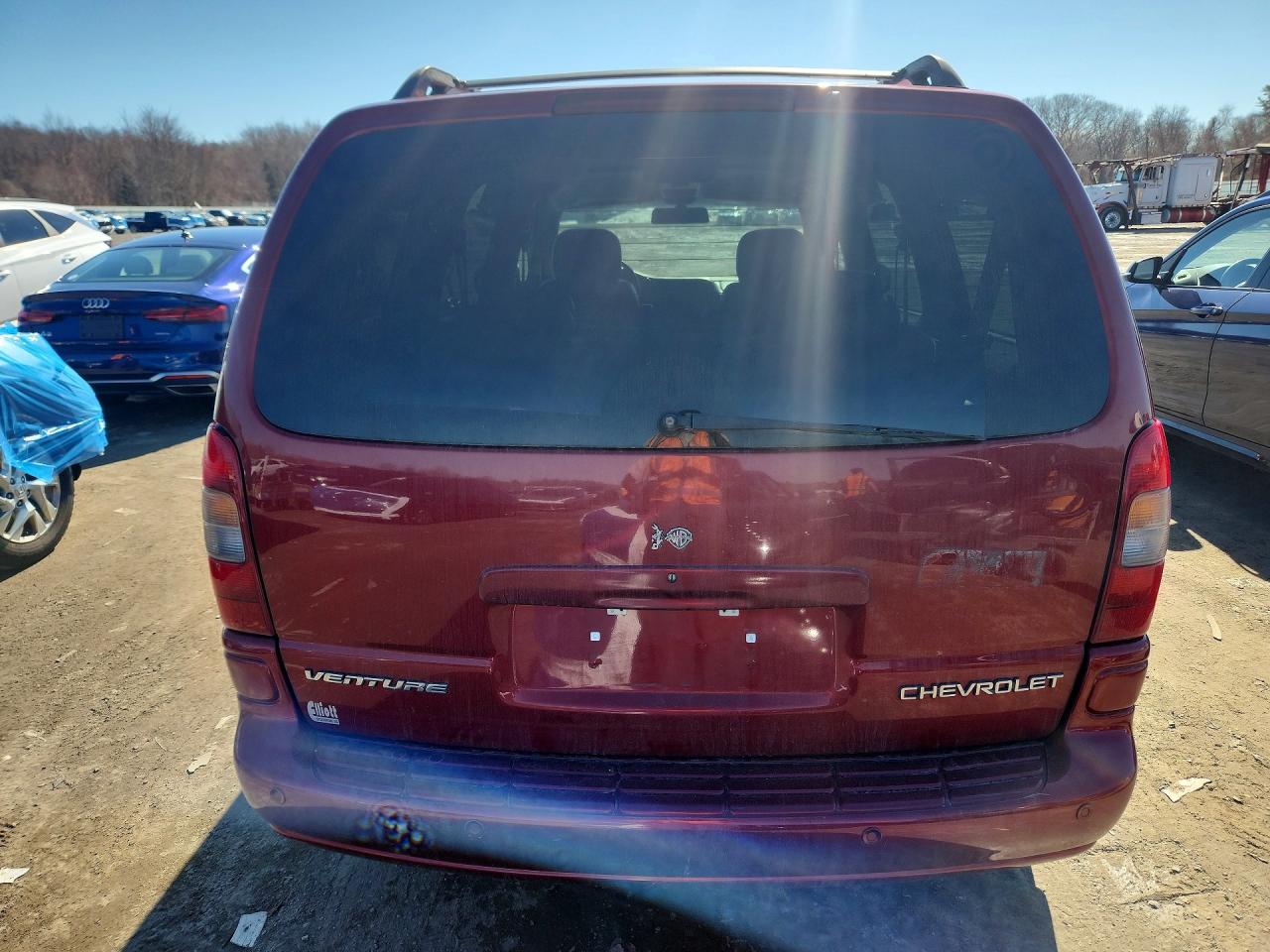 2002 Chevrolet Venture Luxury Red vin: 1GNDX13EX2D144135