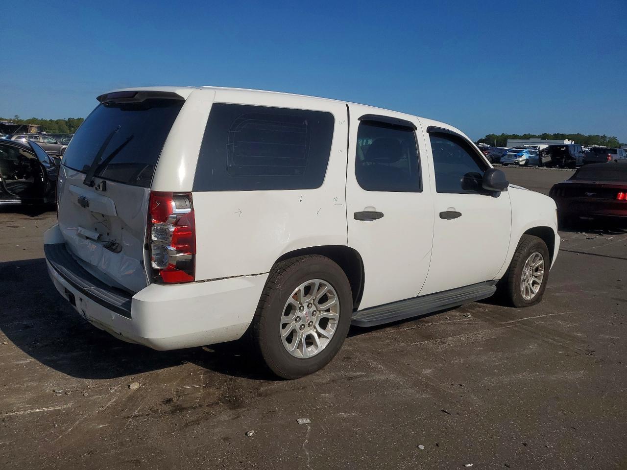 2007 Chevrolet Tahoe C1500 White vin: 1GNEC03067R403244
