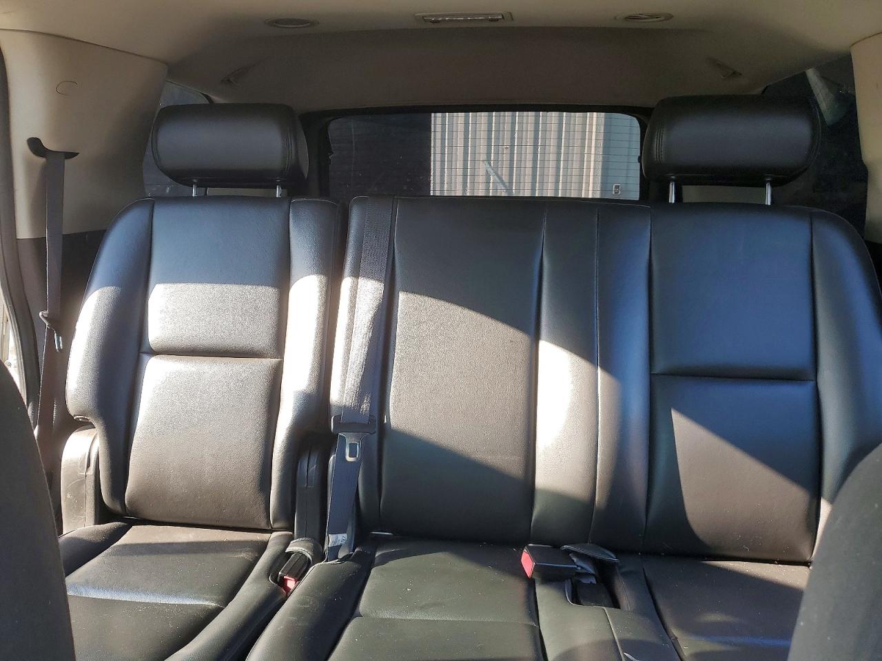 2007 Chevrolet Tahoe C1500 White vin: 1GNEC03067R403244
