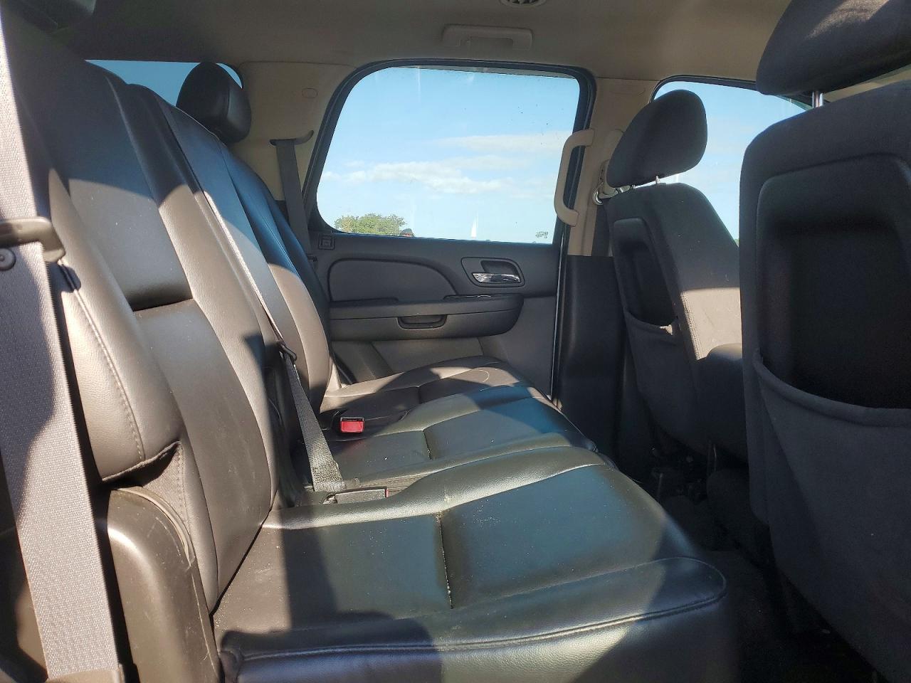 2007 Chevrolet Tahoe C1500 White vin: 1GNEC03067R403244