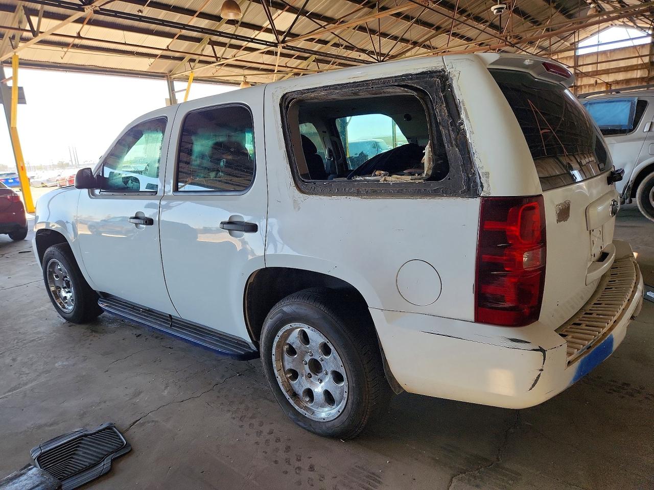2007 Chevrolet Tahoe C1500 Белый vin: 1GNEC03077R360856