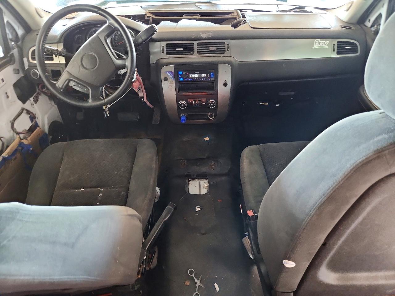 2007 Chevrolet Tahoe C1500 Белый vin: 1GNEC03077R360856