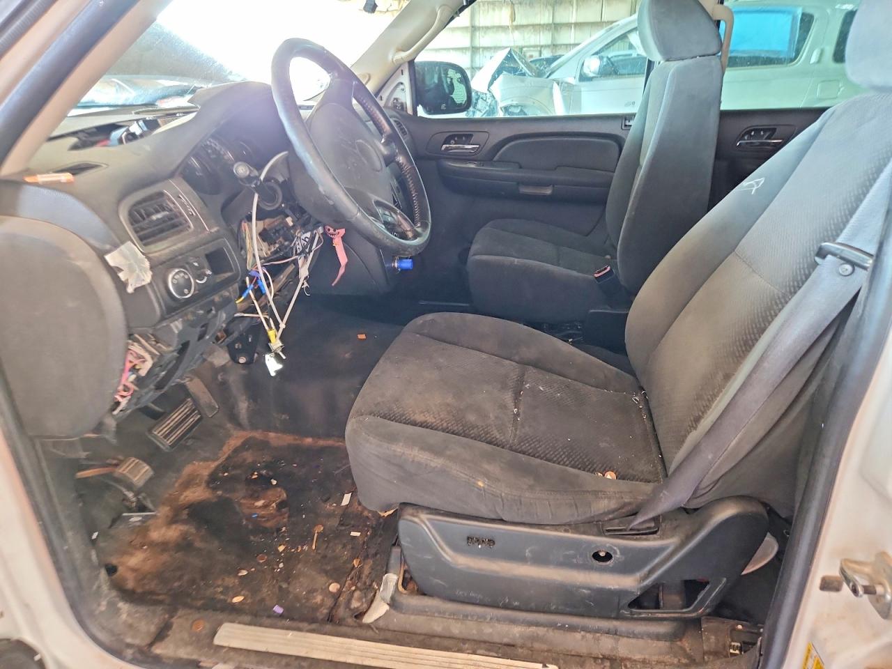 2007 Chevrolet Tahoe C1500 Белый vin: 1GNEC03077R360856