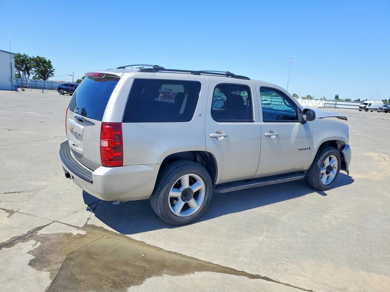2007 Chevrolet Tahoe C1500 Silver vin: 1GNEC13077R122284