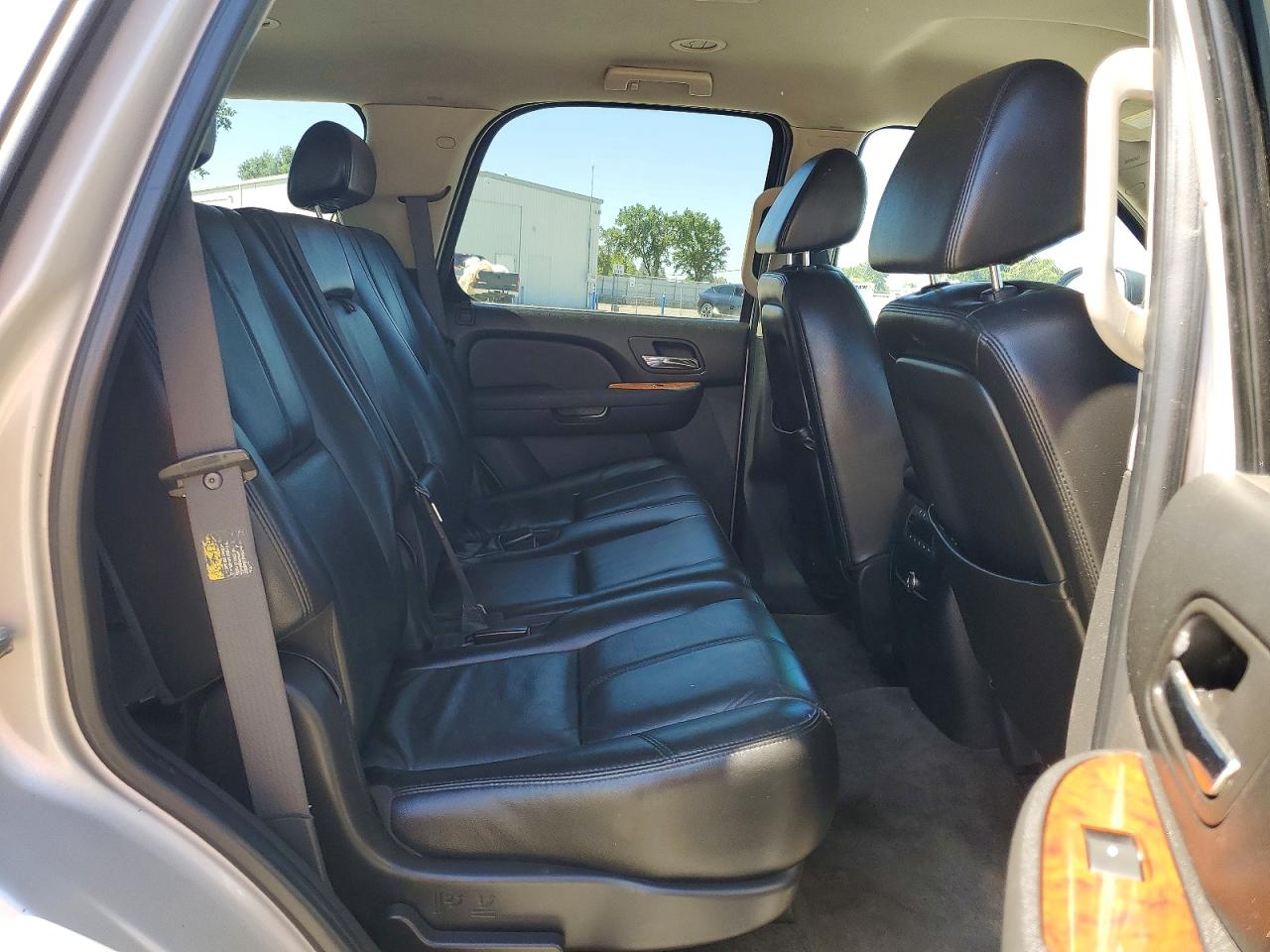 2007 Chevrolet Tahoe C1500 Silver vin: 1GNEC13077R122284
