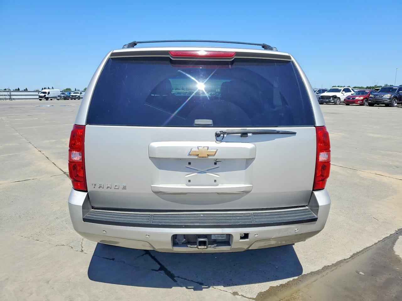 2007 Chevrolet Tahoe C1500 Silver vin: 1GNEC13077R122284