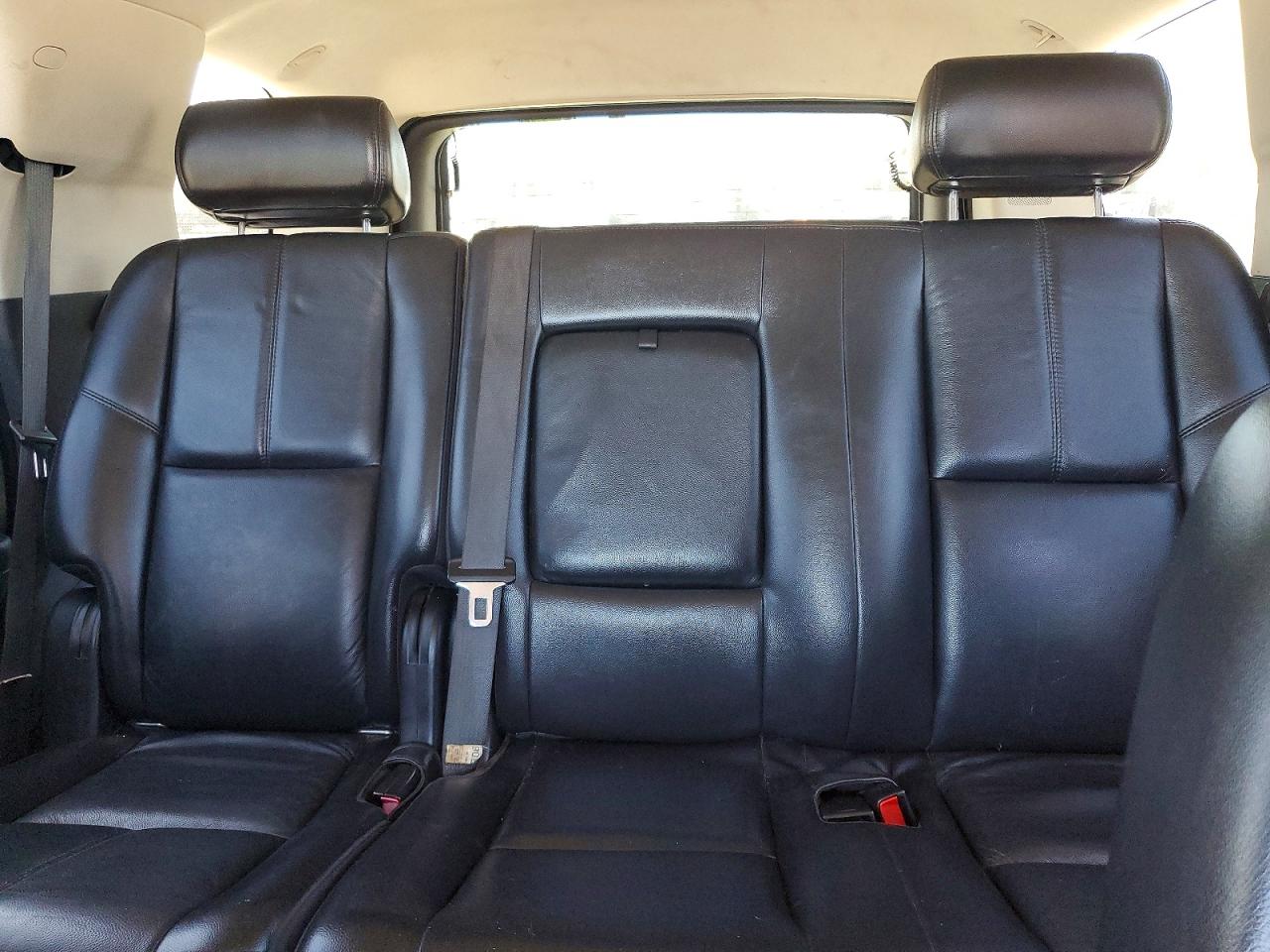 2007 Chevrolet Tahoe C1500 Silver vin: 1GNEC13077R122284