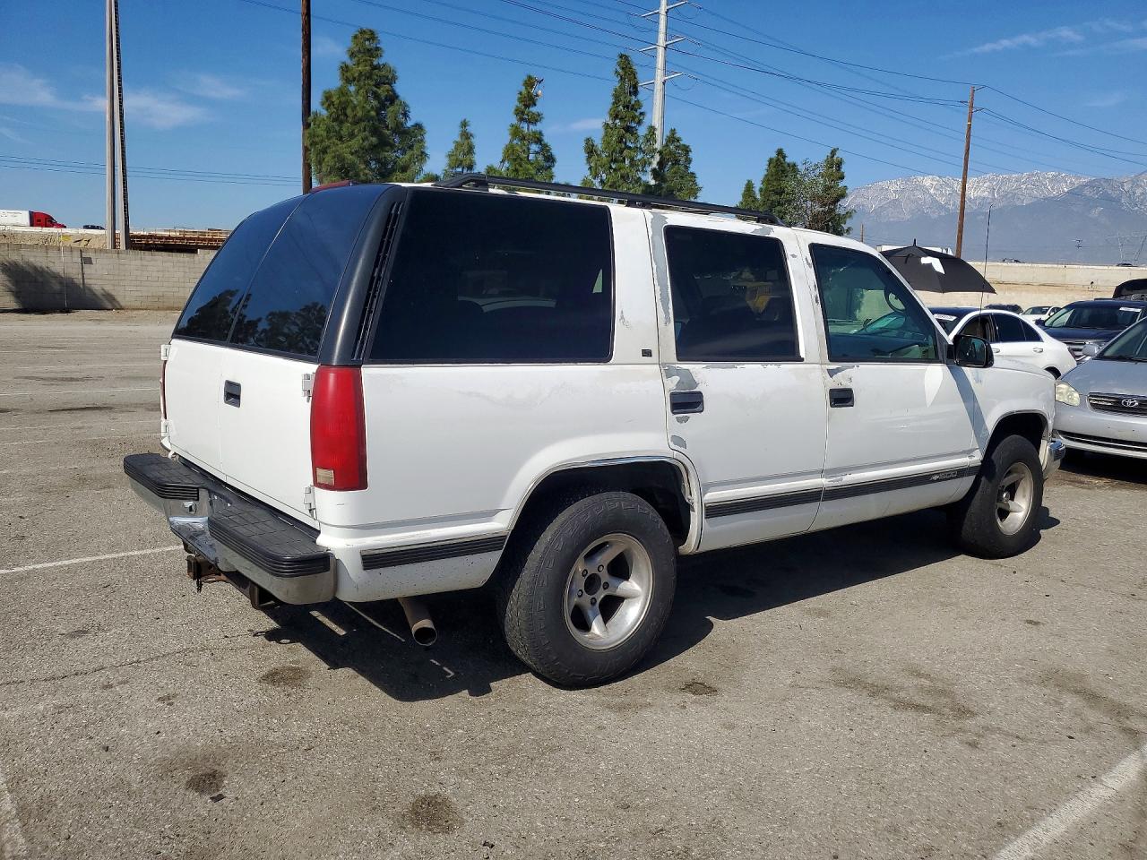 1995 Chevrolet Tahoe C1500 White vin: 1GNEC13K3SJ405502