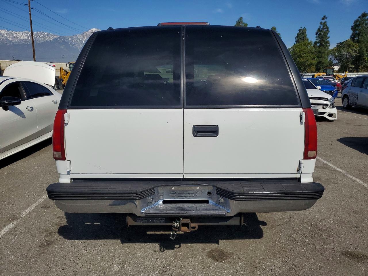1995 Chevrolet Tahoe C1500 White vin: 1GNEC13K3SJ405502
