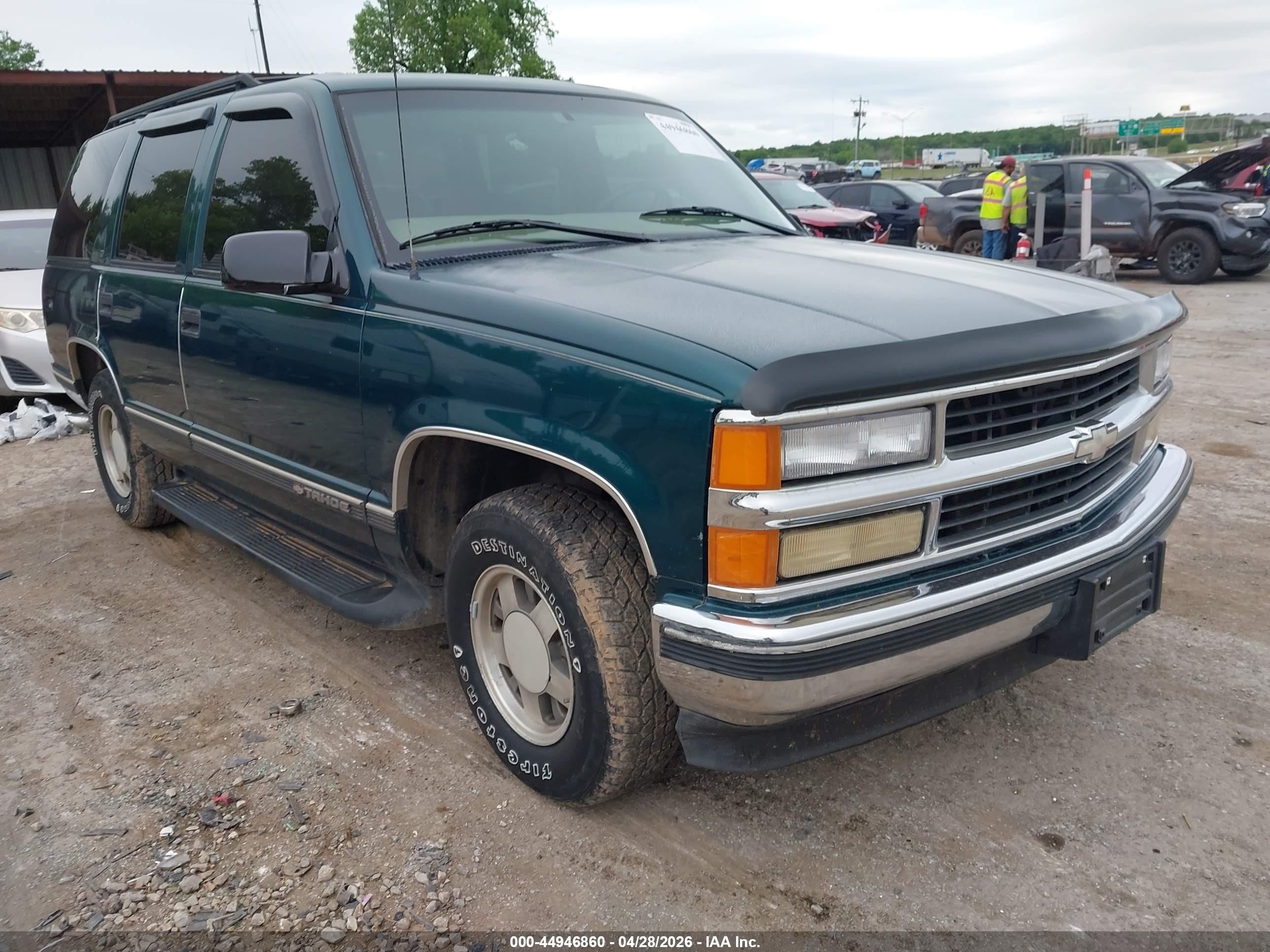 1999 Chevrolet Tahoe Ls Зеленый vin: 1GNEC13R0XJ313963
