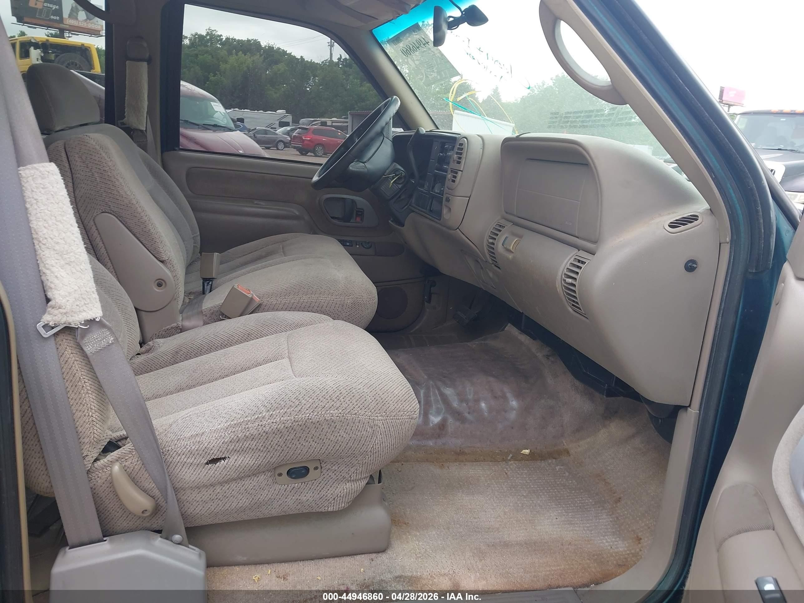 1999 Chevrolet Tahoe Ls Зеленый vin: 1GNEC13R0XJ313963