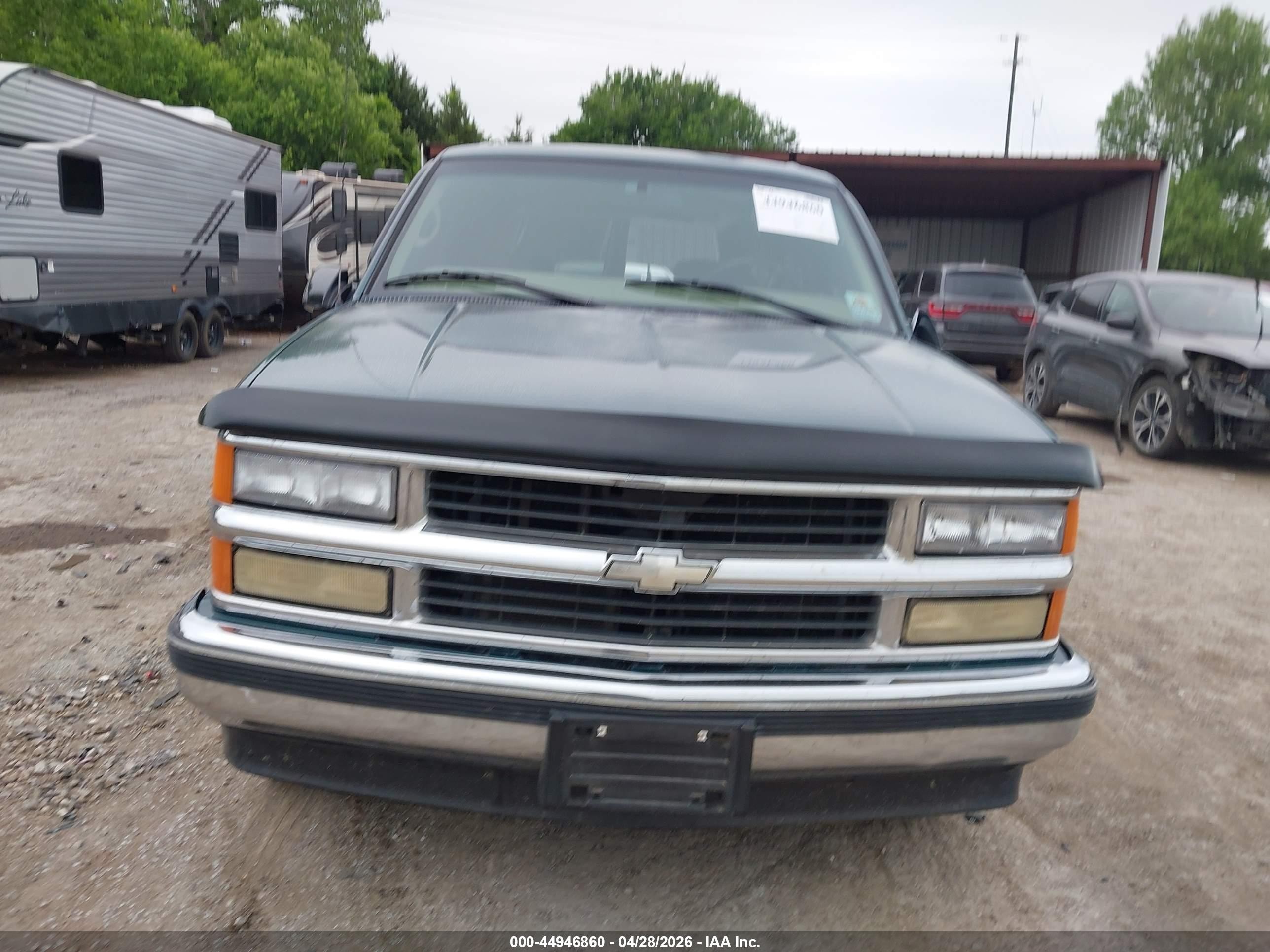 1999 Chevrolet Tahoe Ls Зеленый vin: 1GNEC13R0XJ313963