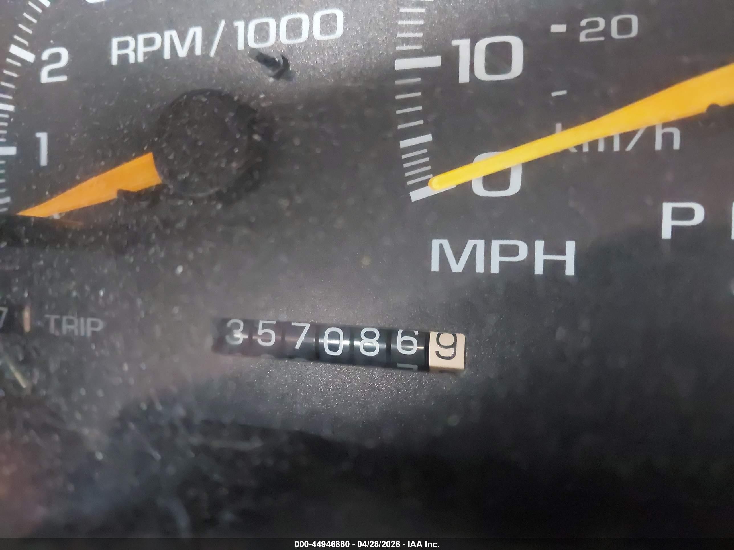 1999 Chevrolet Tahoe Ls Зеленый vin: 1GNEC13R0XJ313963