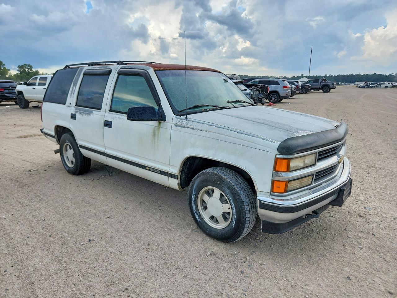 1996 Chevrolet Tahoe White vin: 1GNEC13R1TJ418828