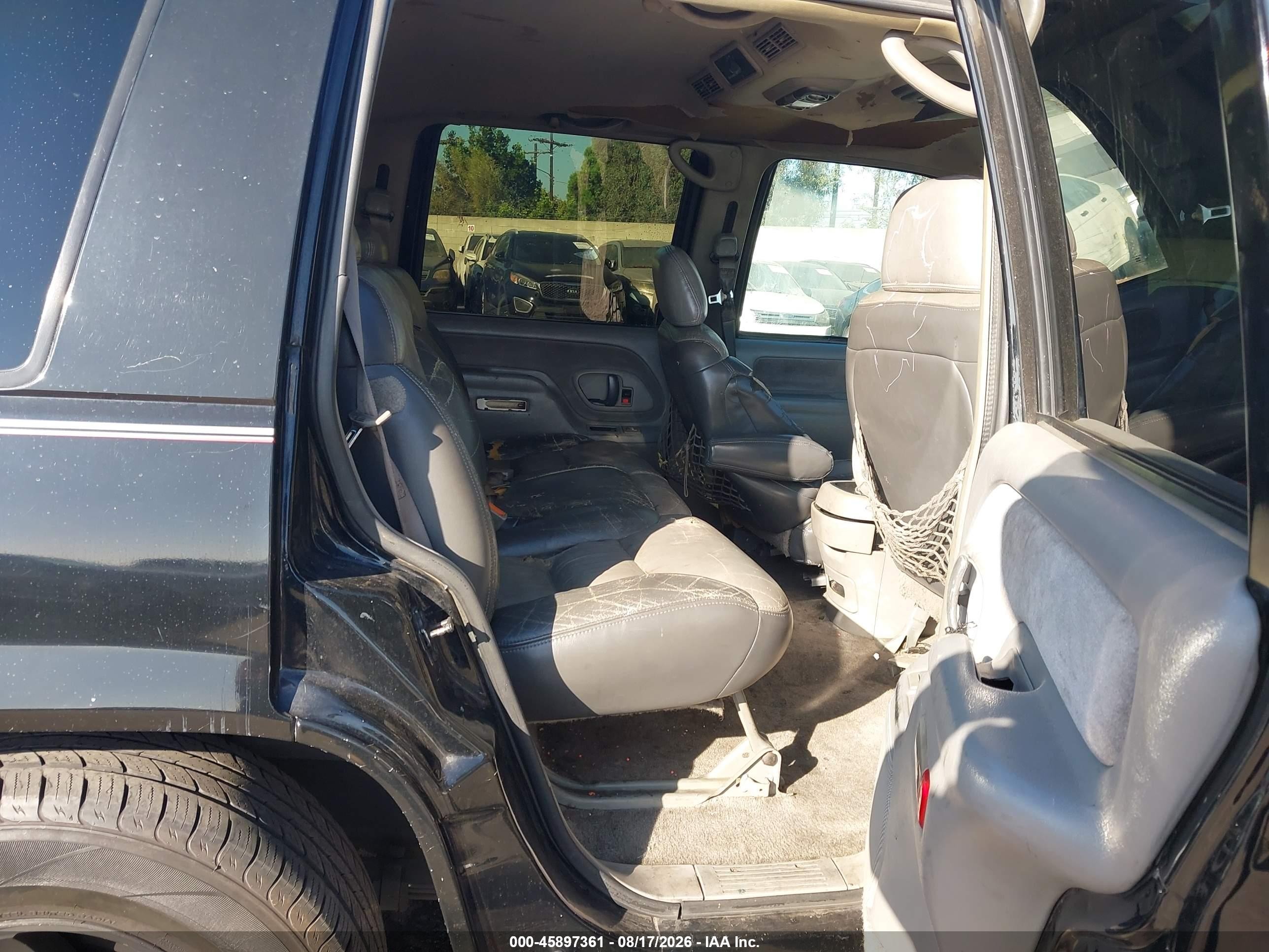 2000 Chevrolet Tahoe Limited Black vin: 1GNEC13R1YR157869