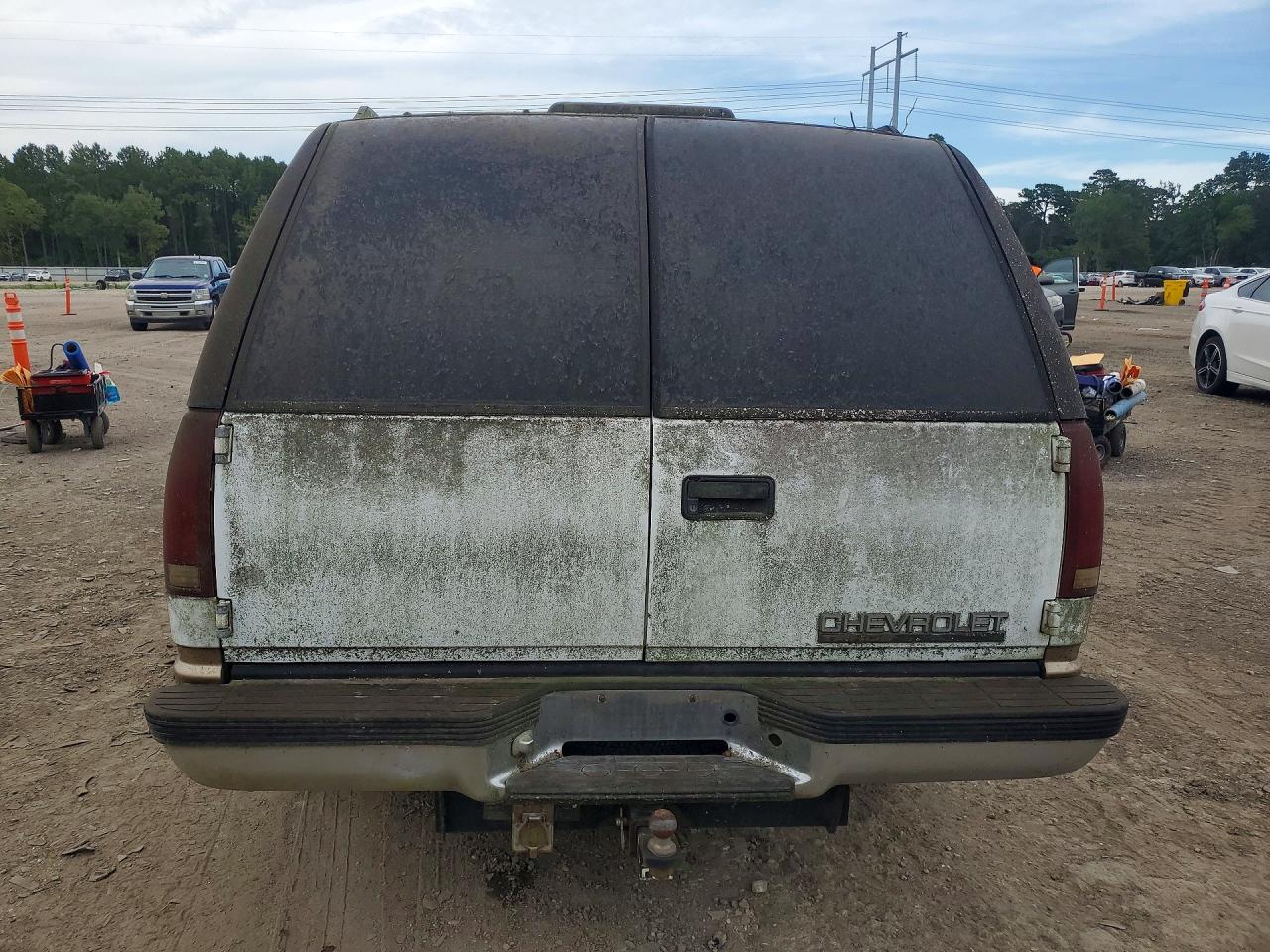 1999 Chevrolet Tahoe C1500 White vin: 1GNEC13R3XJ541701