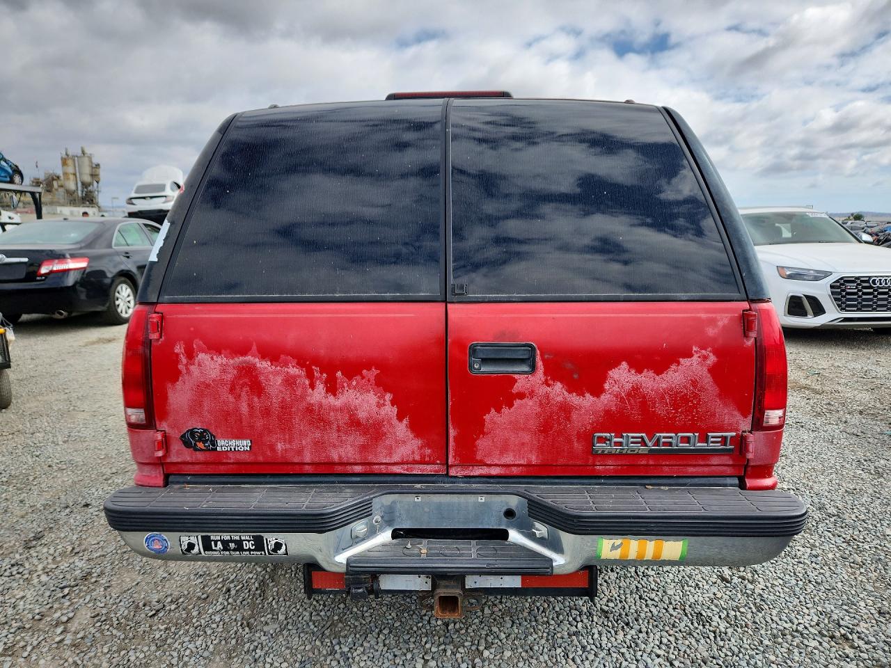 1999 Chevrolet Tahoe C1500 Red vin: 1GNEC13R3XJ543433
