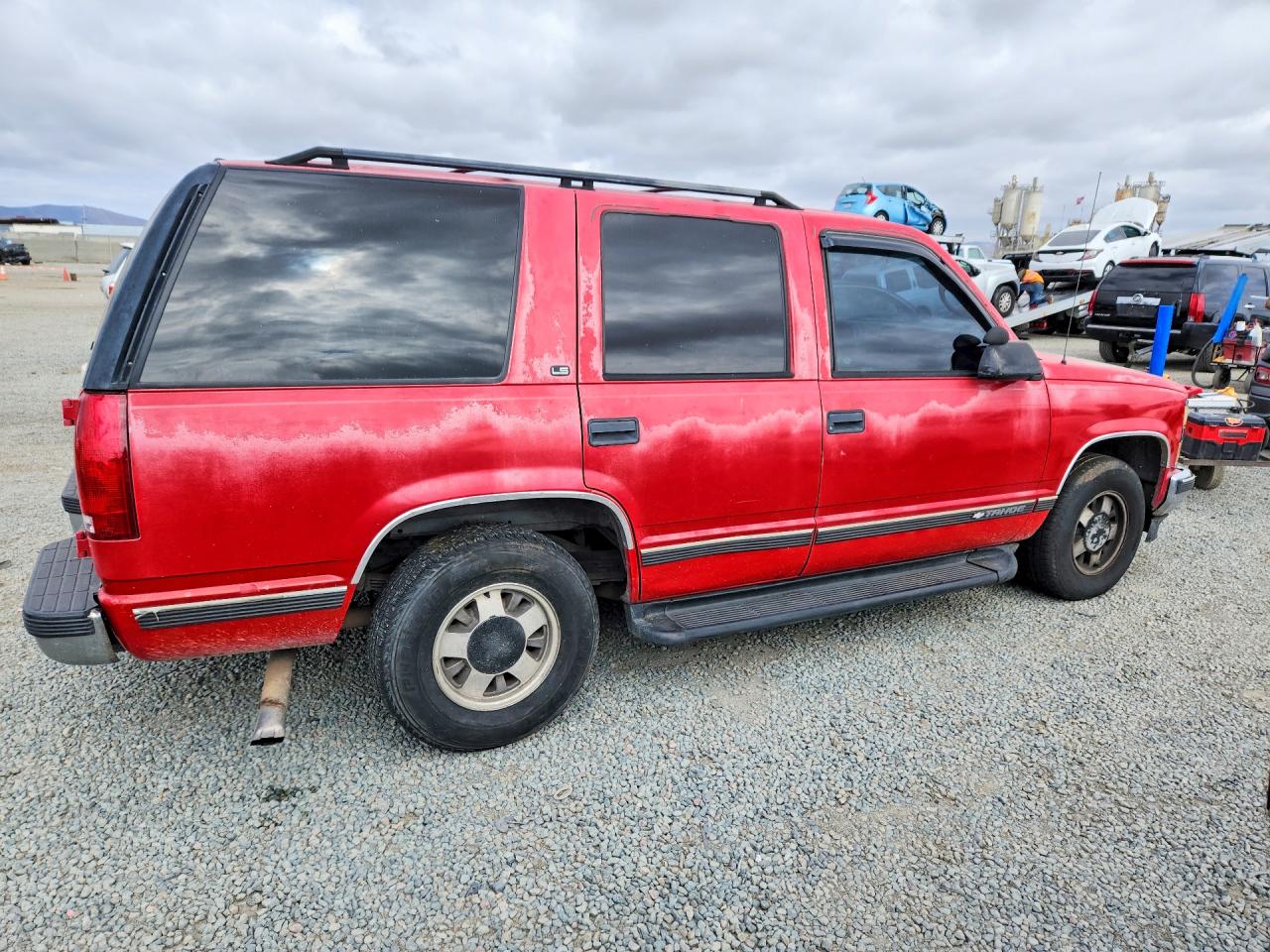 1999 Chevrolet Tahoe C1500 Red vin: 1GNEC13R3XJ543433