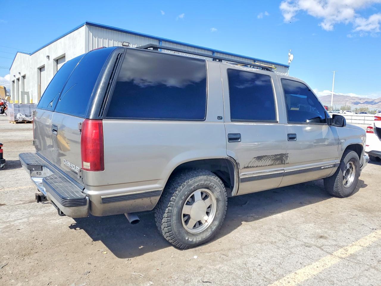 1999 Chevrolet Tahoe C1500 Brown vin: 1GNEC13R3XJ551161