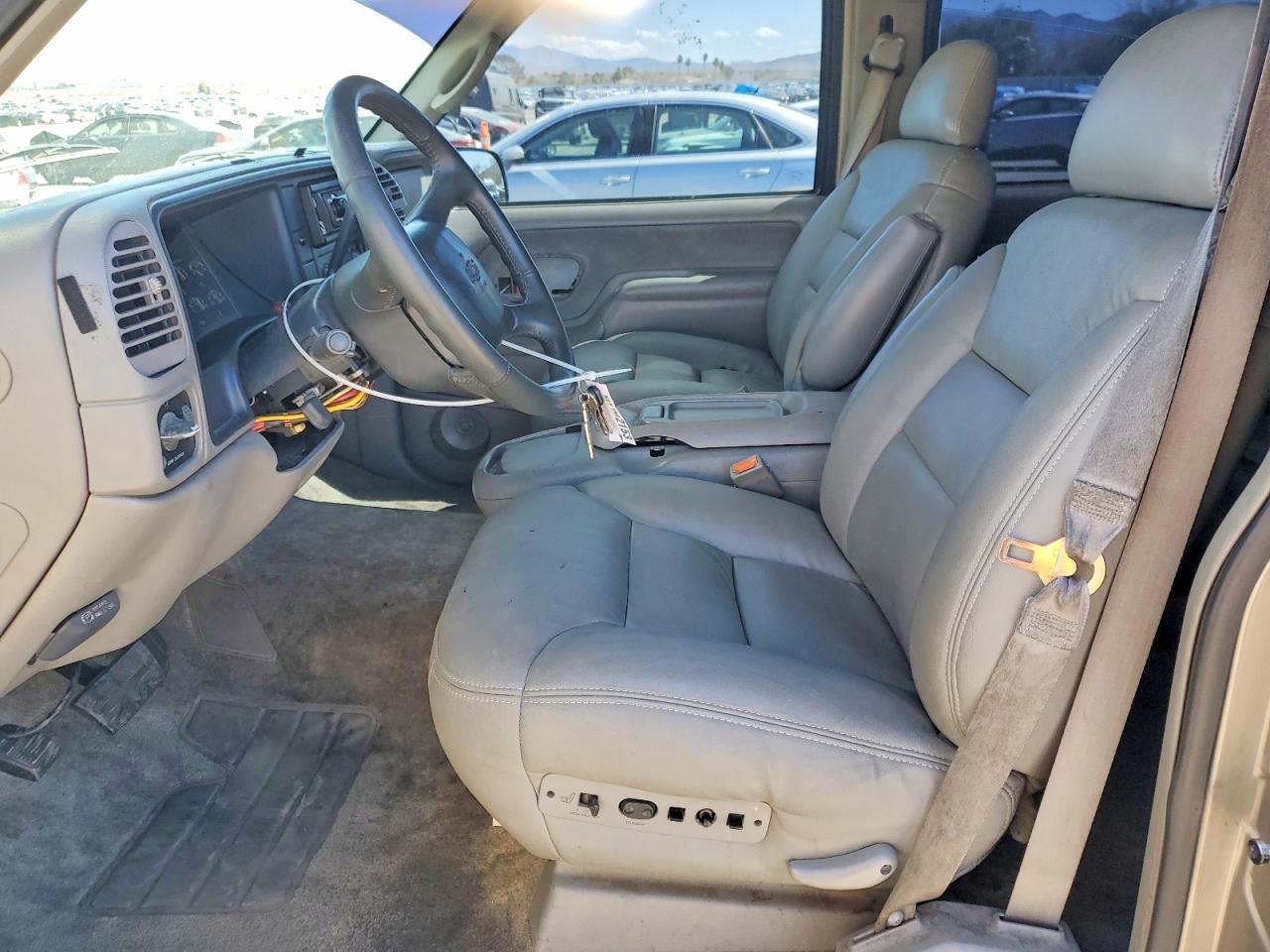 1999 Chevrolet Tahoe C1500 Brown vin: 1GNEC13R3XJ551161