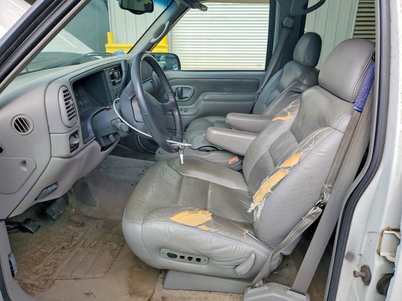 1997 Chevrolet Tahoe C1500 White vin: 1GNEC13R4VJ396200