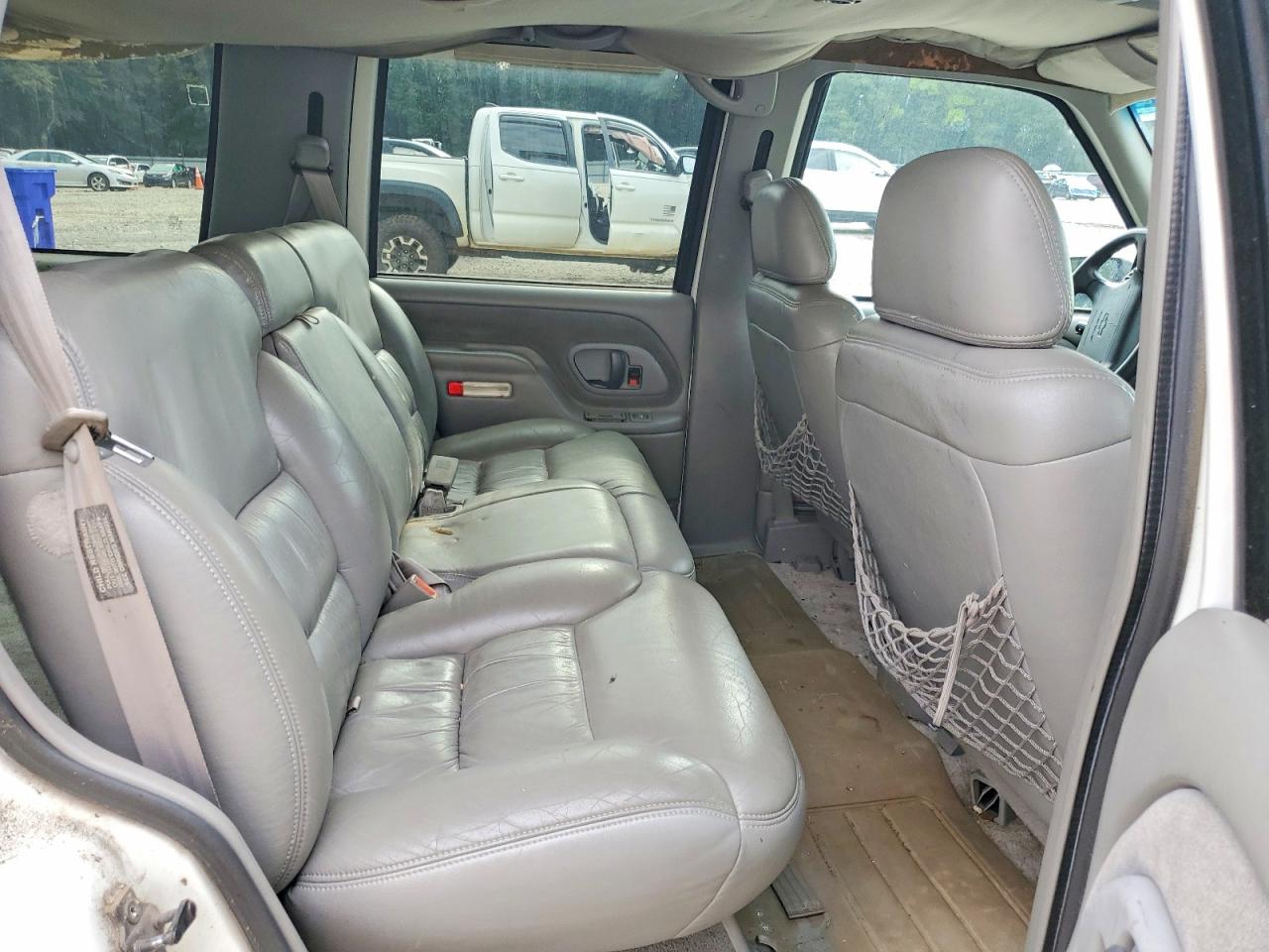 1997 Chevrolet Tahoe C1500 White vin: 1GNEC13R4VJ396200