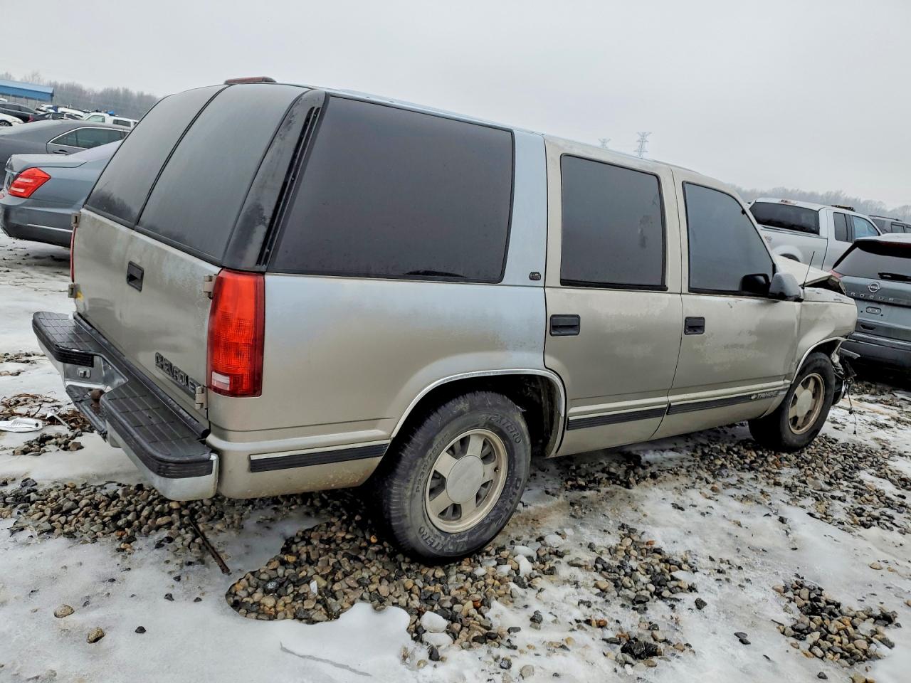 1998 Chevrolet Tahoe C1500 Silver vin: 1GNEC13R4WJ375753